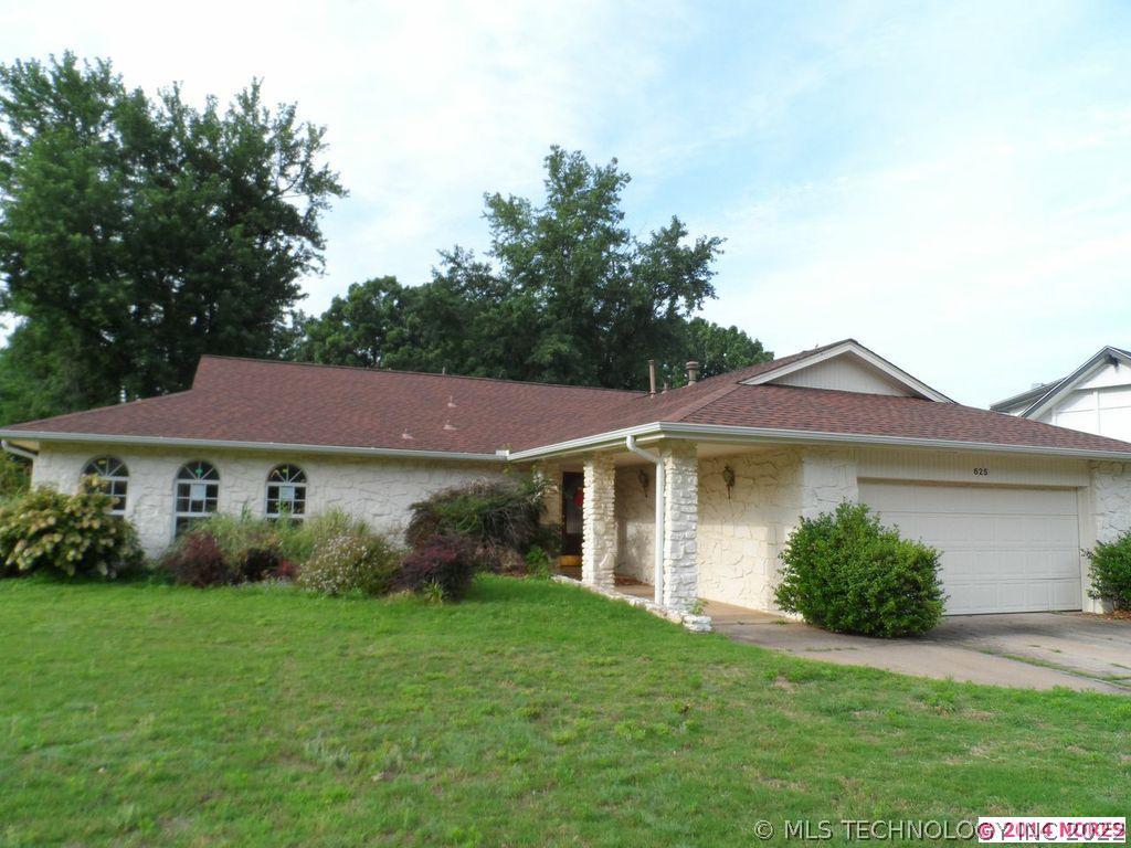 625 Meadowood Drive Property Photo 1