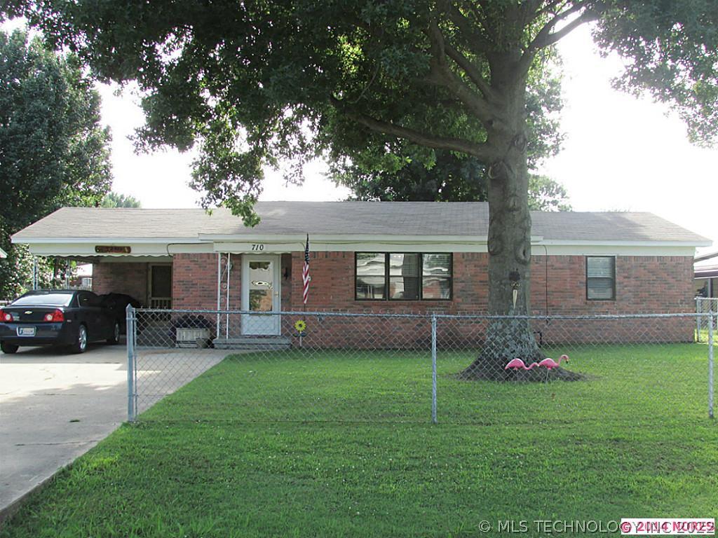 710 7th Avenue Property Photo 1