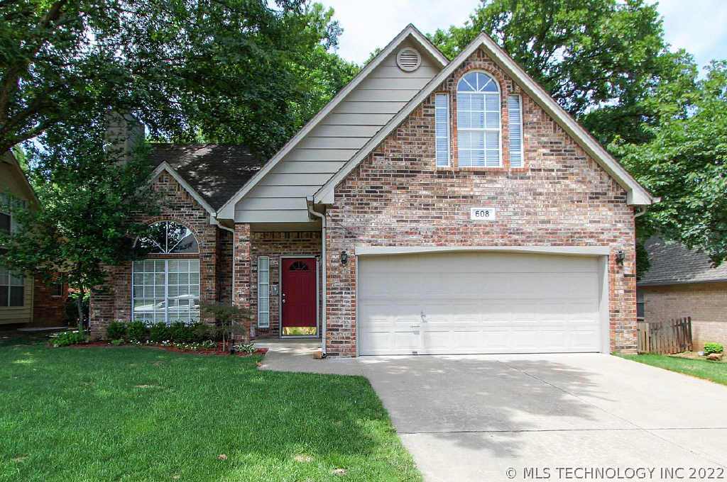 608 N Sweet Gum Avenue Property Photo 1