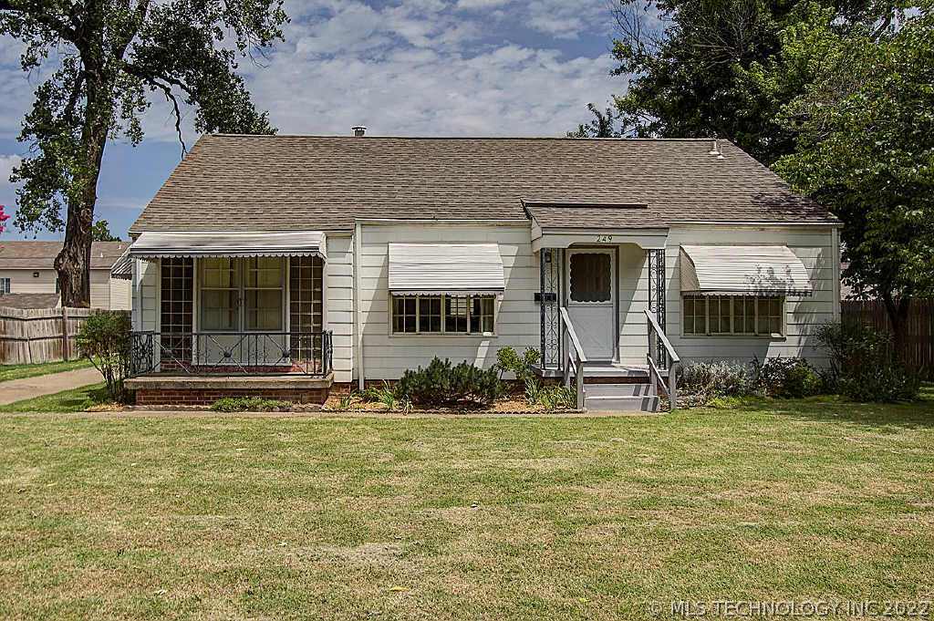 249 E 33rd Place Property Photo 1