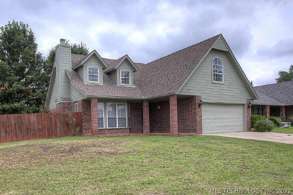 4212 S Poplar Avenue Property Photo 1
