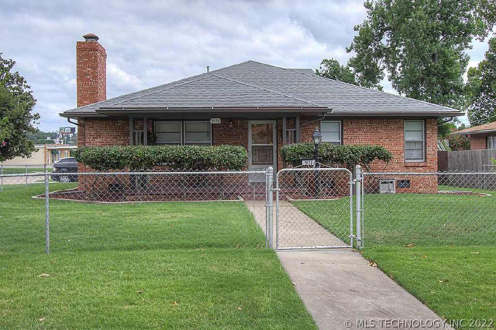 3131 S Urbana Avenue Property Photo 1