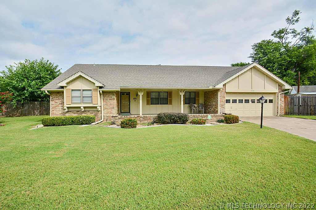 5921 E 54th Street Property Photo 1