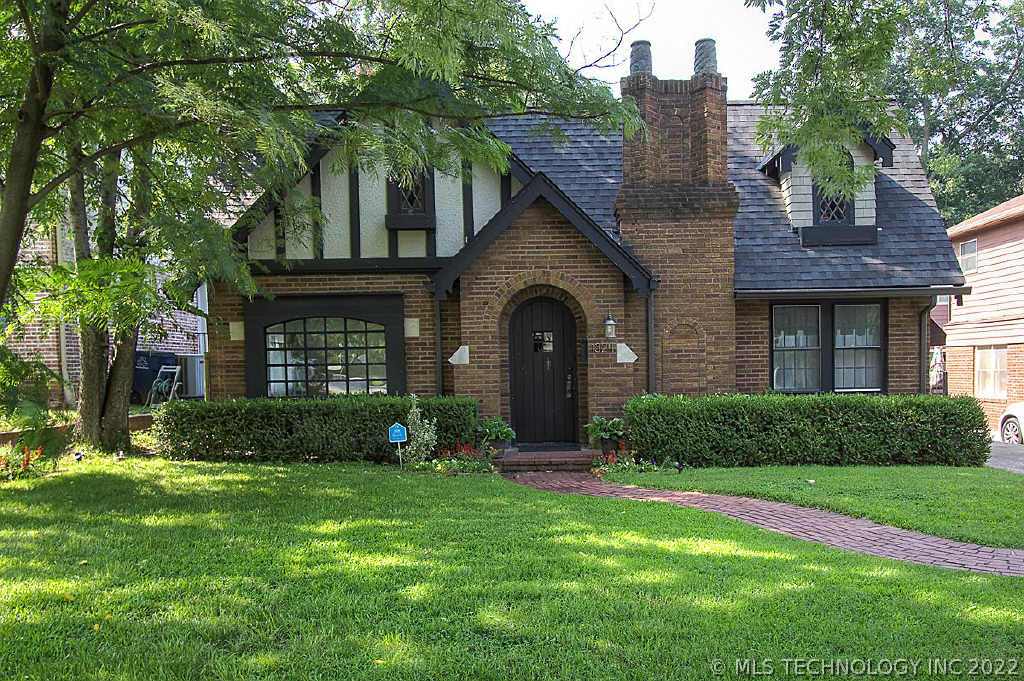 1324 E 19th Street Property Photo 1