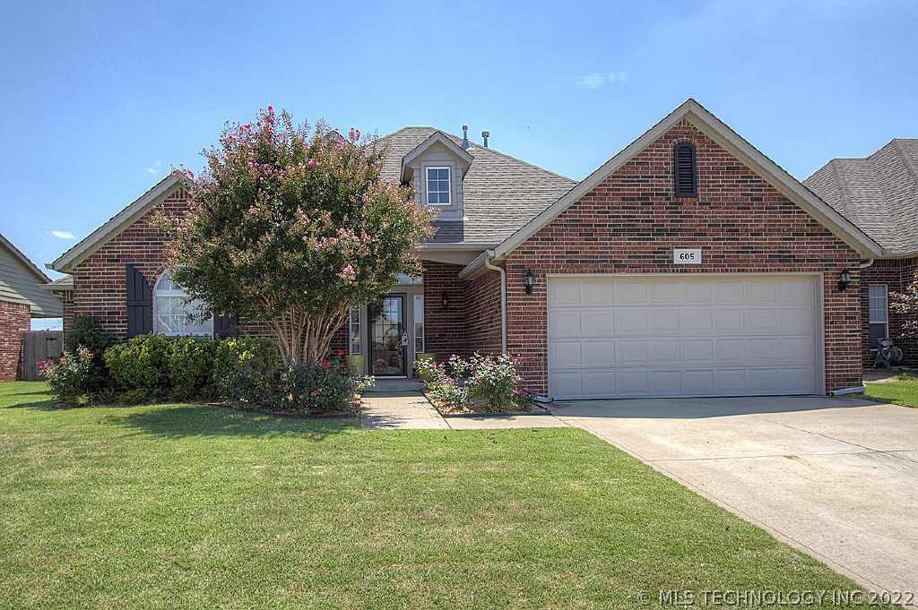 605 E Reno Place Property Photo 1