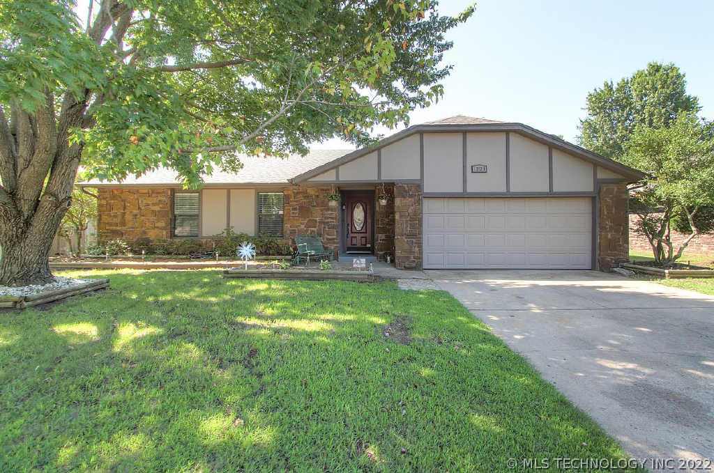 1323 W Hot Springs Street Property Photo 1