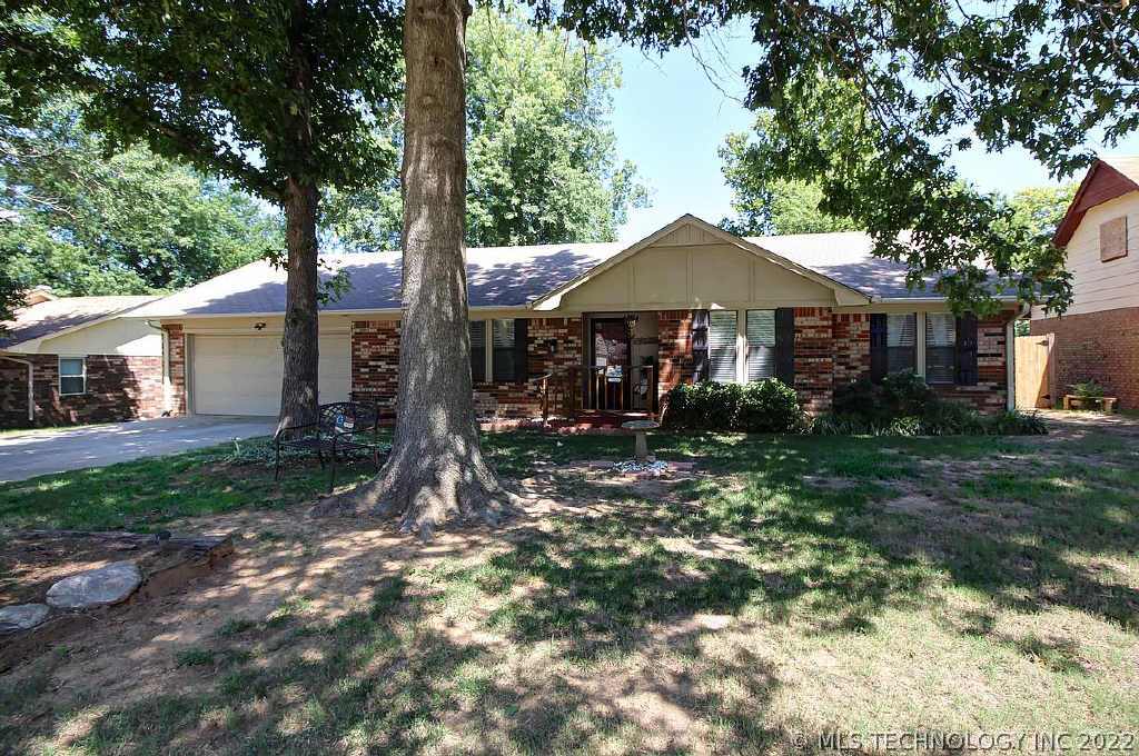 108 E 9th Street Property Photo 1