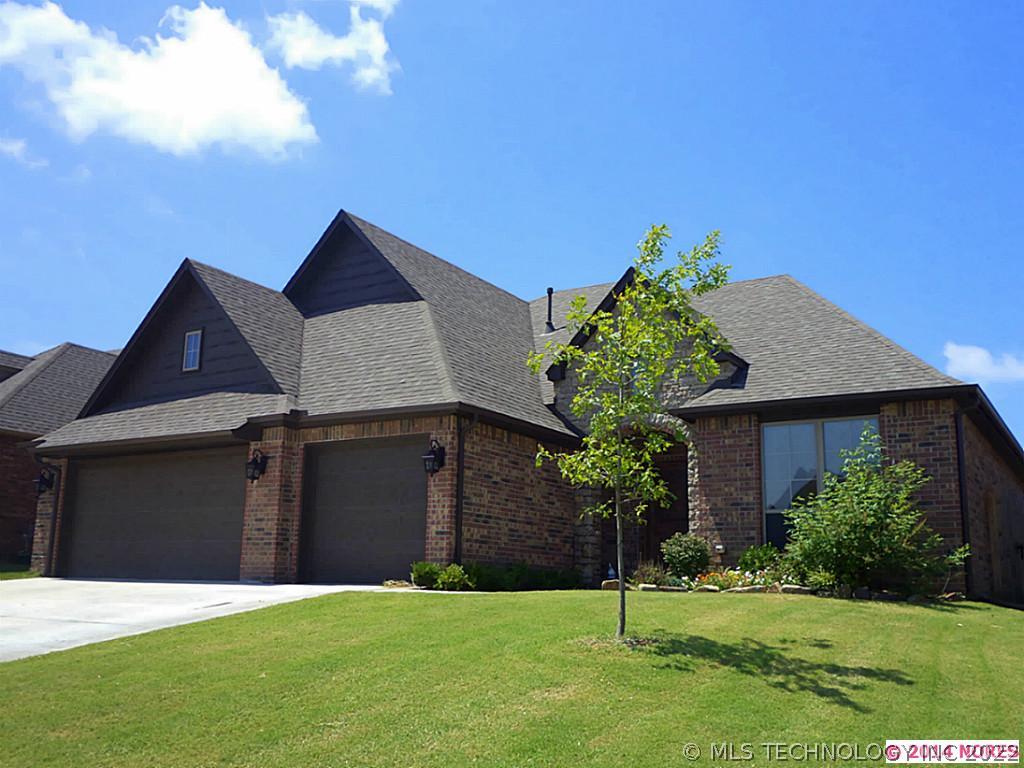2626 S 14th Place Property Photo 1