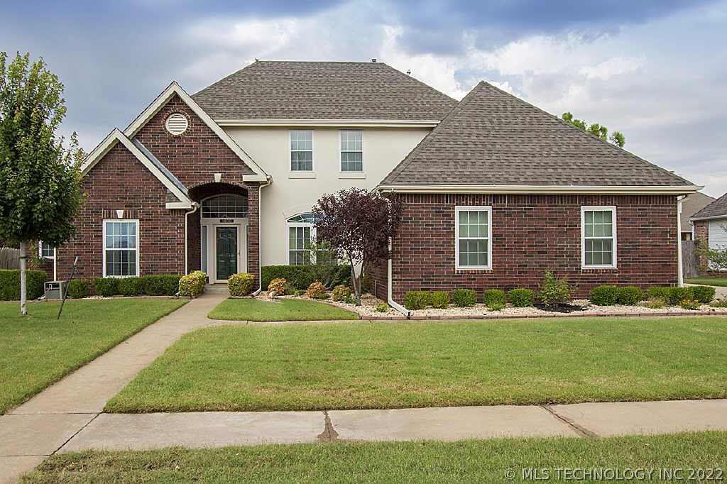1400 E Concord Street Property Photo 1