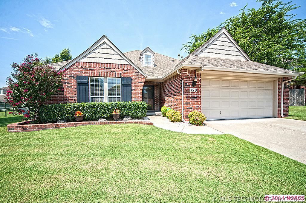 720 W Indianapolis Street Property Photo 1