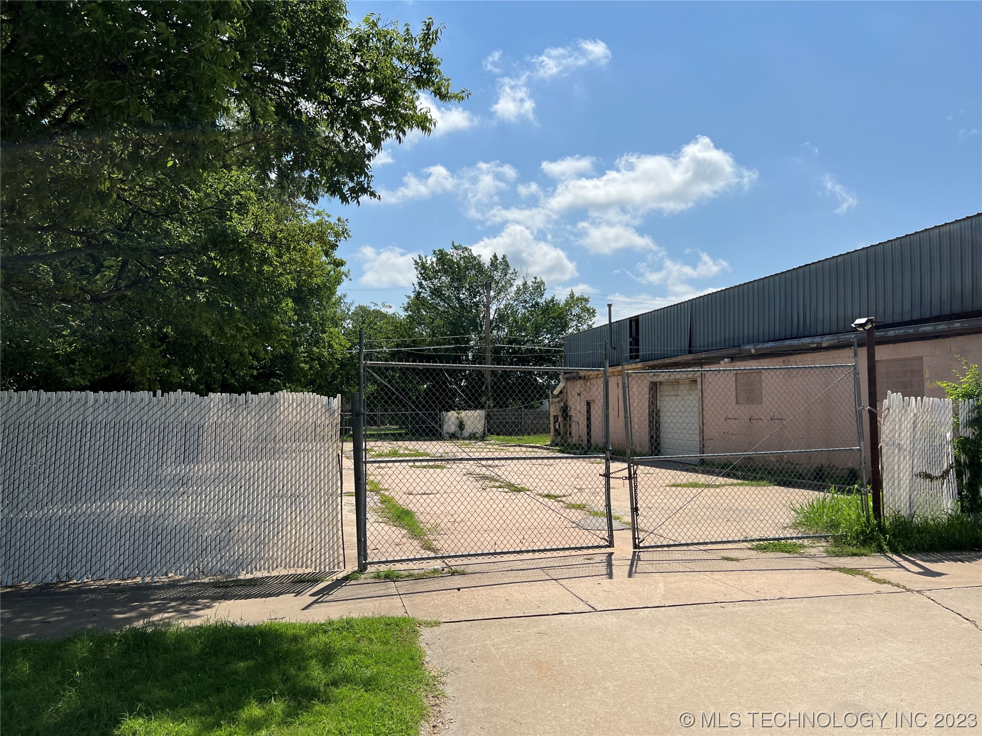 100 N Cheyenne Avenue Property Photo