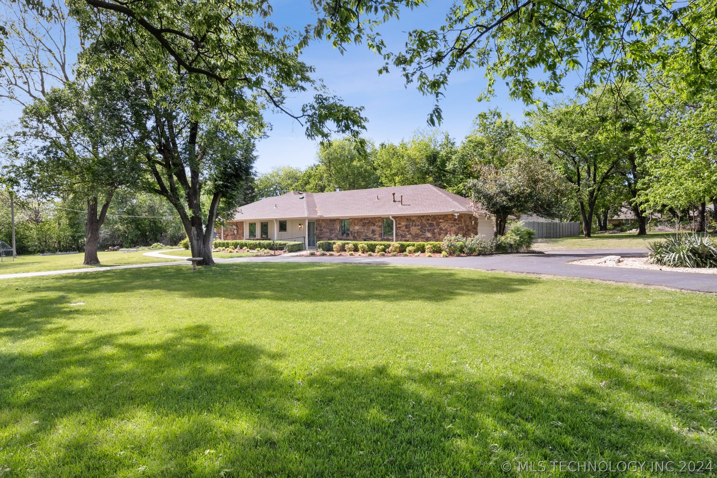 7902 S Waco Avenue Property Photo 4