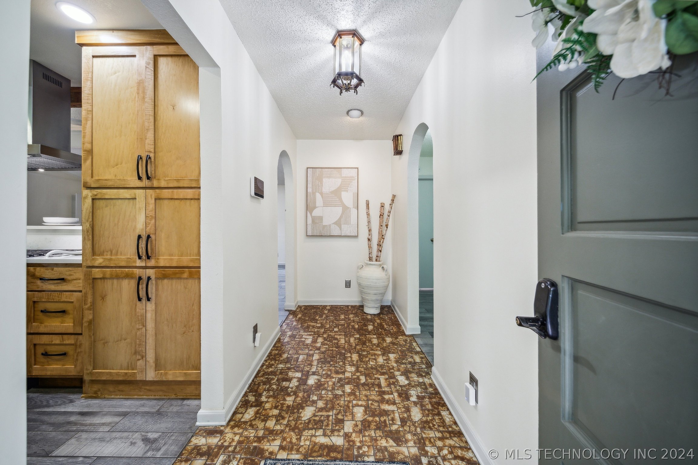 7902 S Waco Avenue Property Photo 6