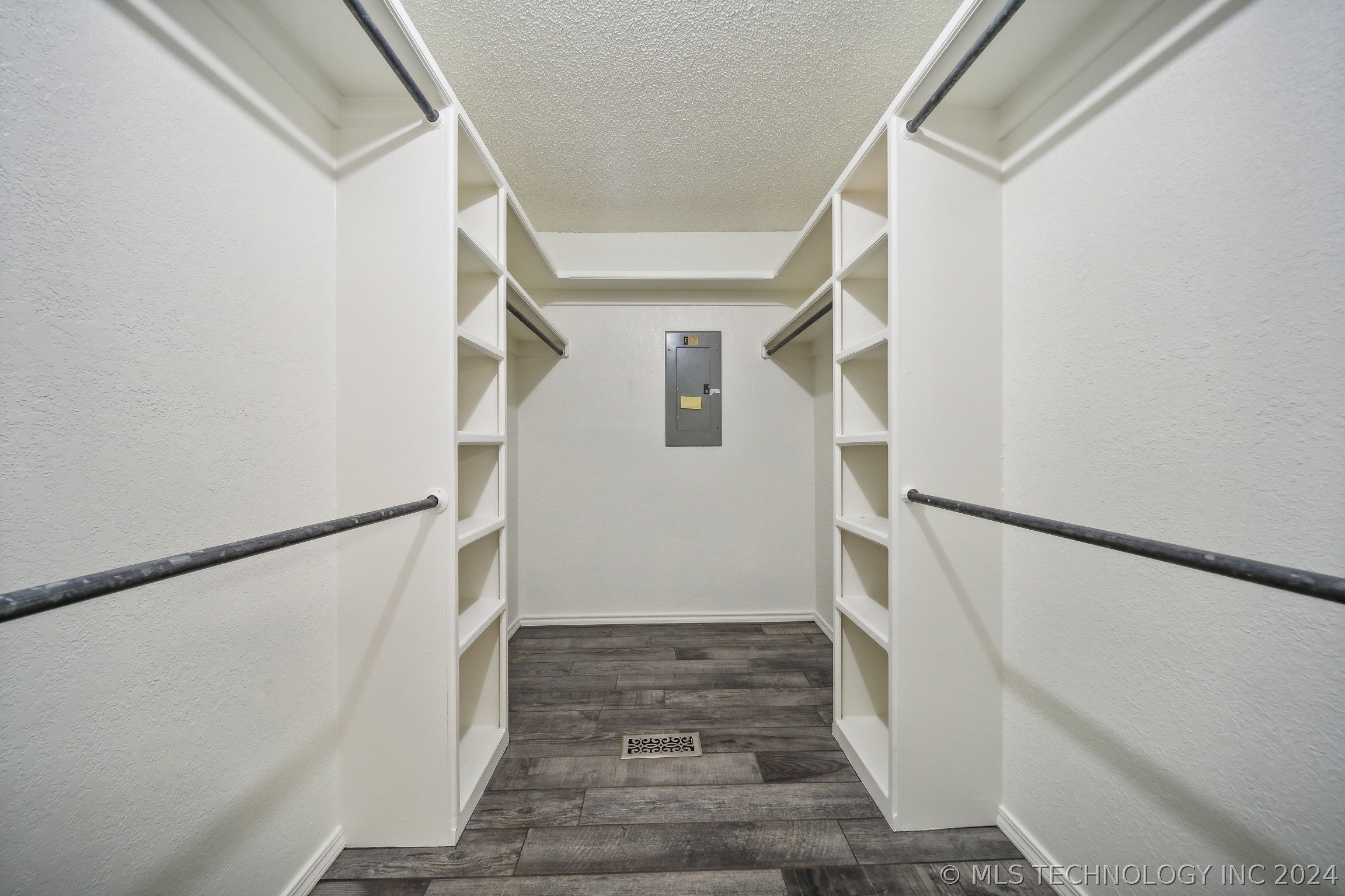 7902 S Waco Avenue Property Photo 24