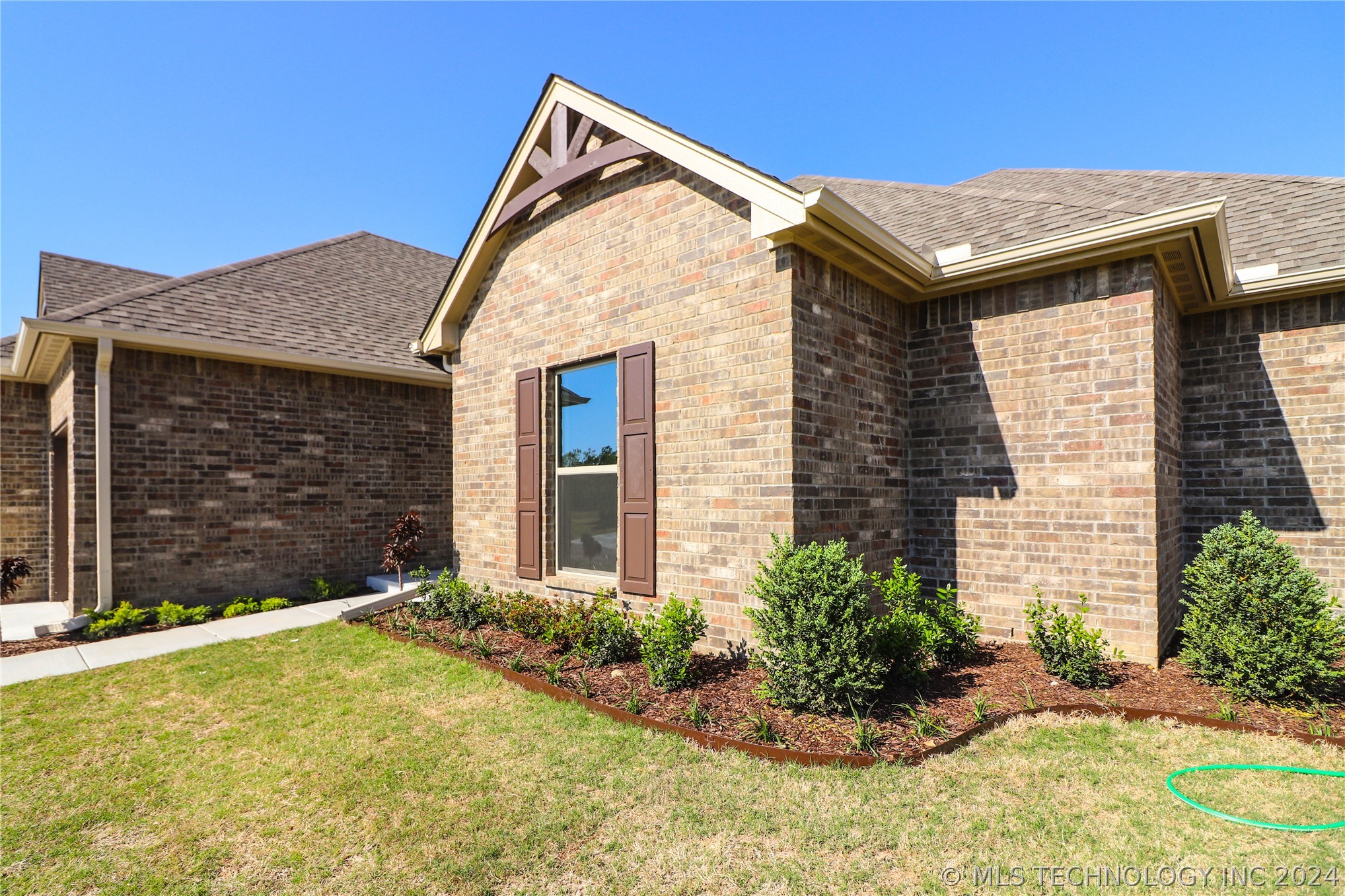 1440 Mabelle Drive Property Photo 2