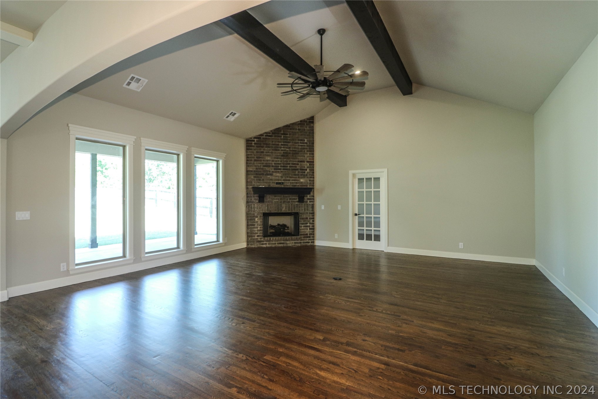1440 Mabelle Drive Property Photo 6
