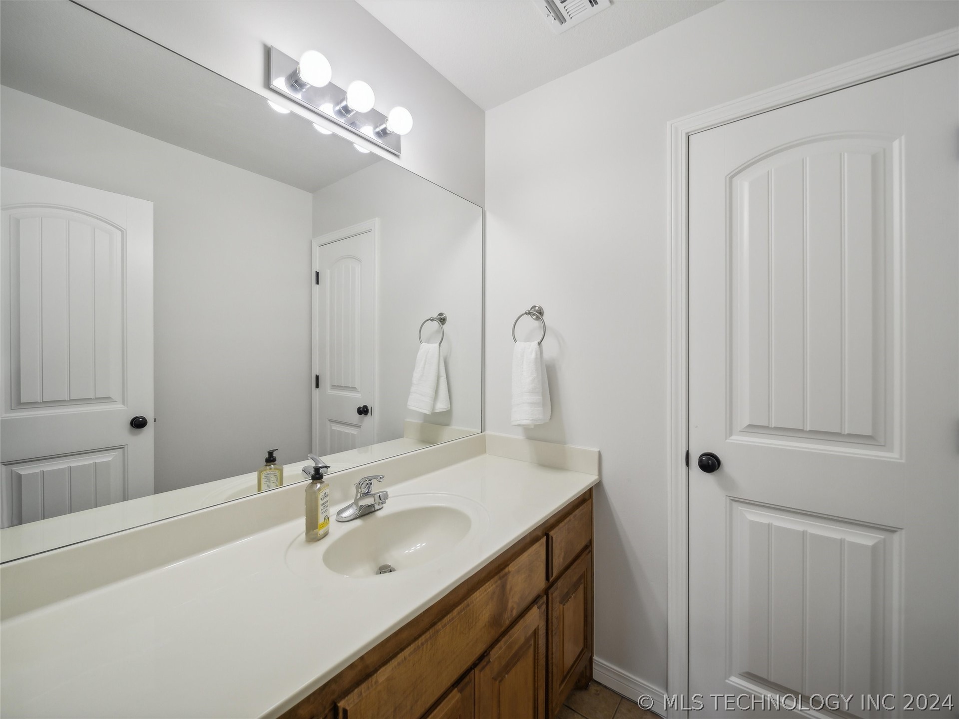 16405 E 50th Street Property Photo 35