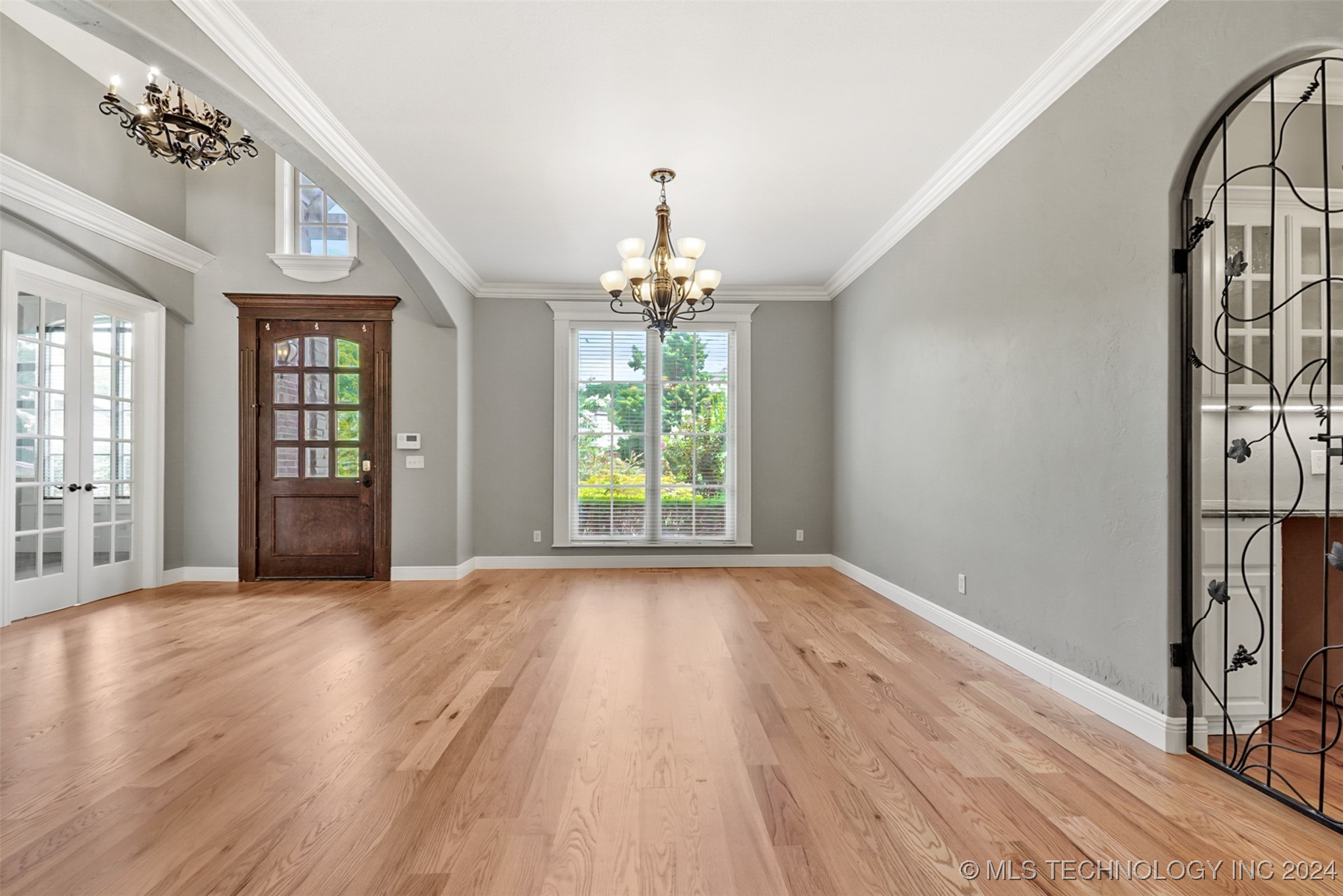 11318 S College Avenue Property Photo 8