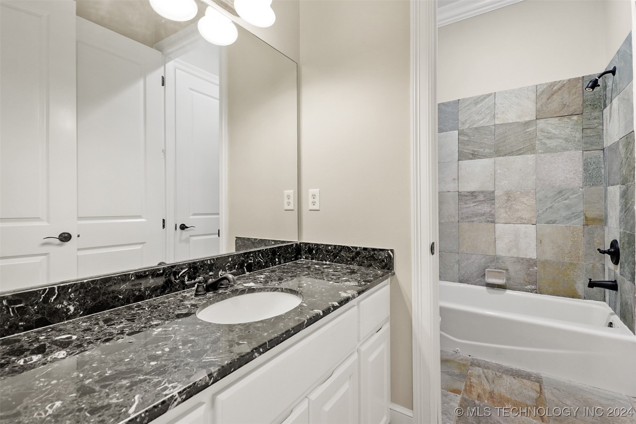 11318 S College Avenue Property Photo 32