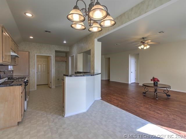 1524 S Narcissus Place Property Photo 8