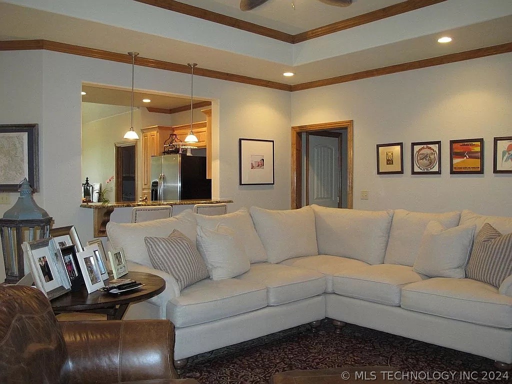 831 Sunset Court Property Photo 4