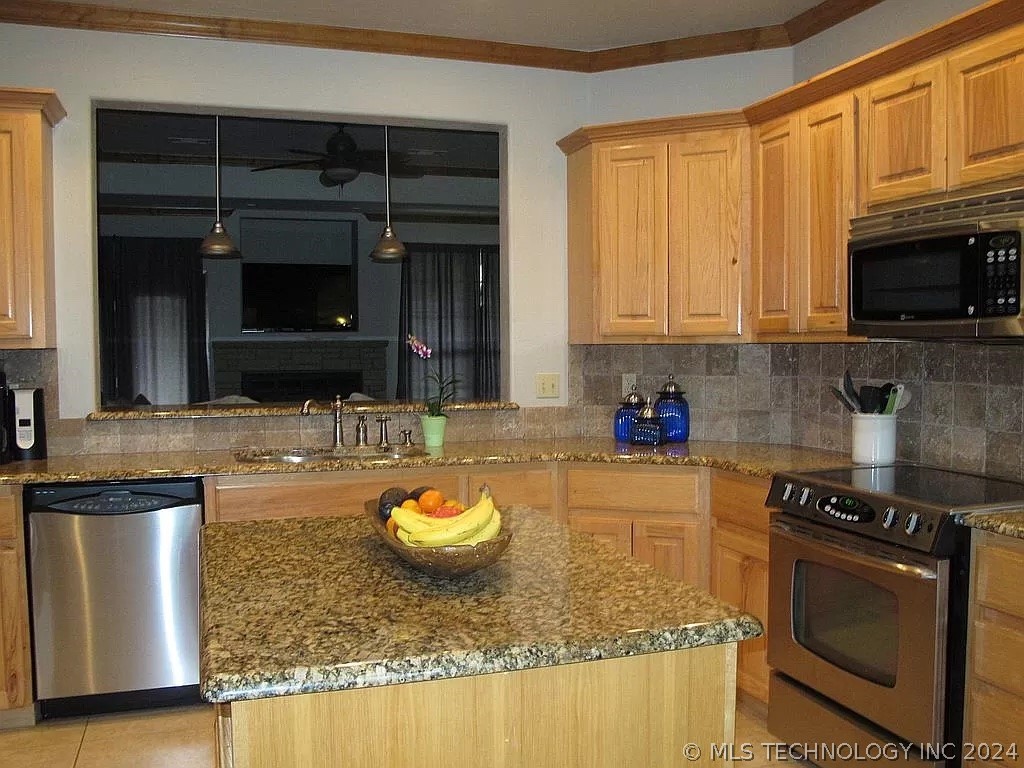 831 Sunset Court Property Photo 7