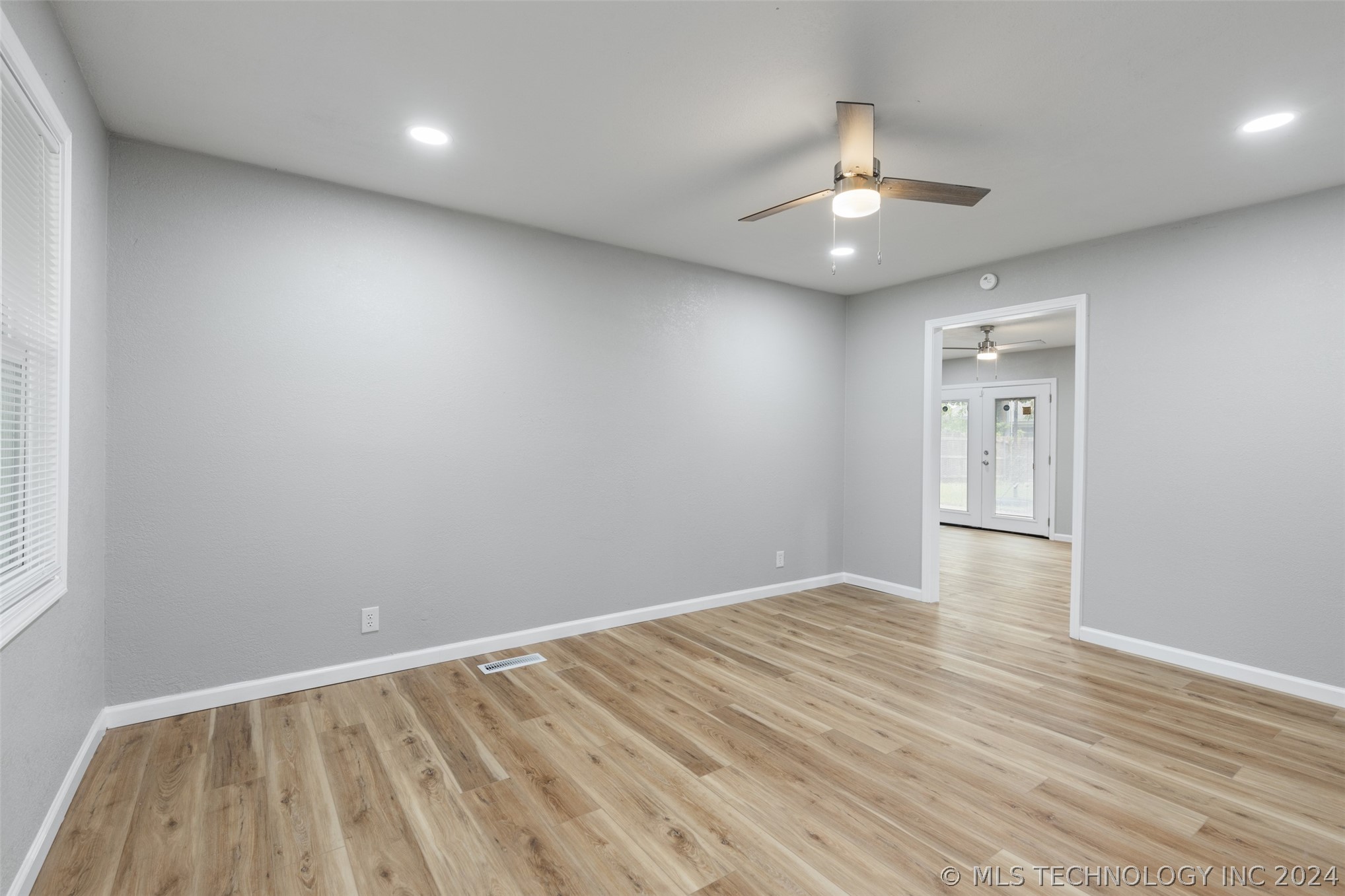 3859 S 88th East Avenue Property Photo 4