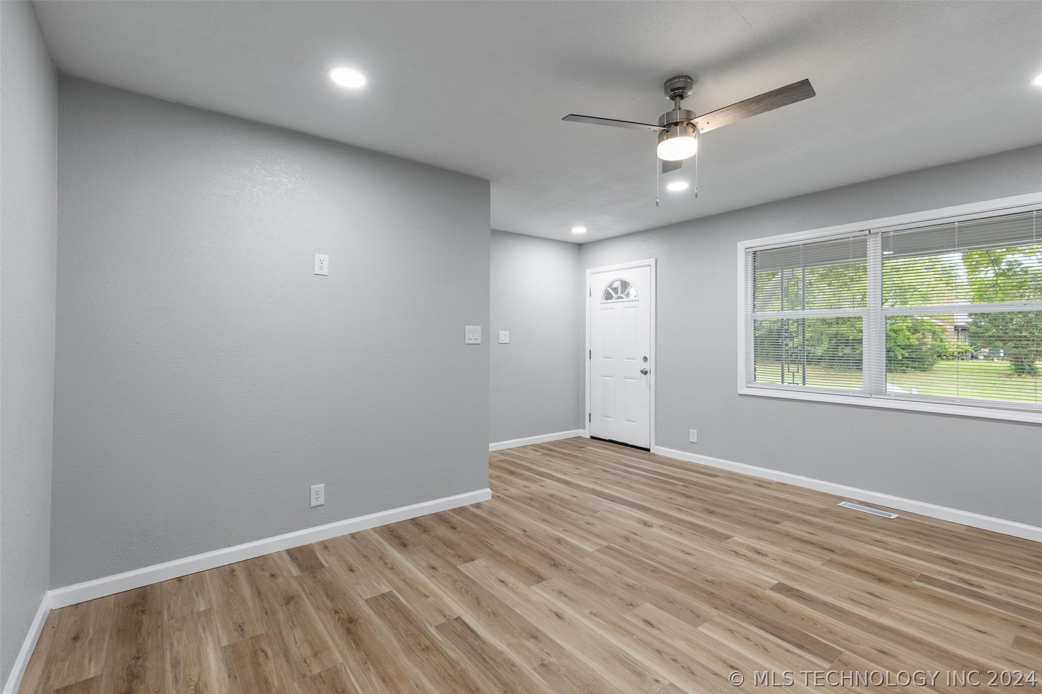3859 S 88th East Avenue Property Photo 6