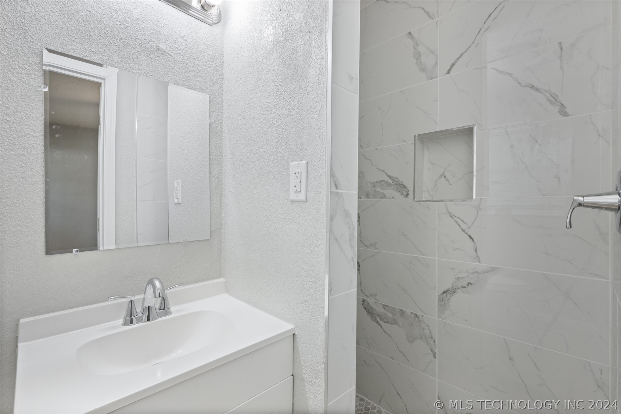 3859 S 88th East Avenue Property Photo 18