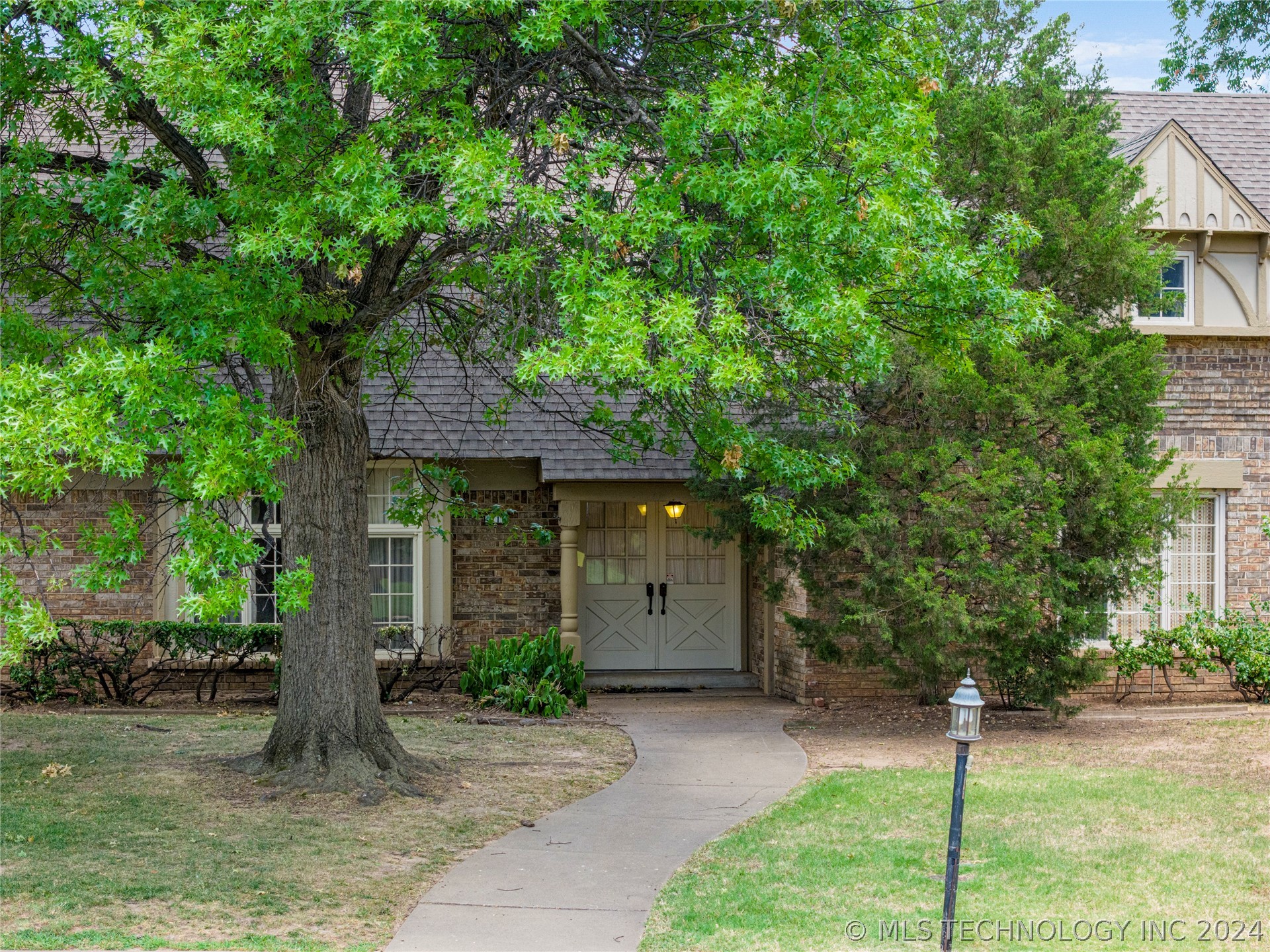 4717 S Atlanta Place Property Photo 6