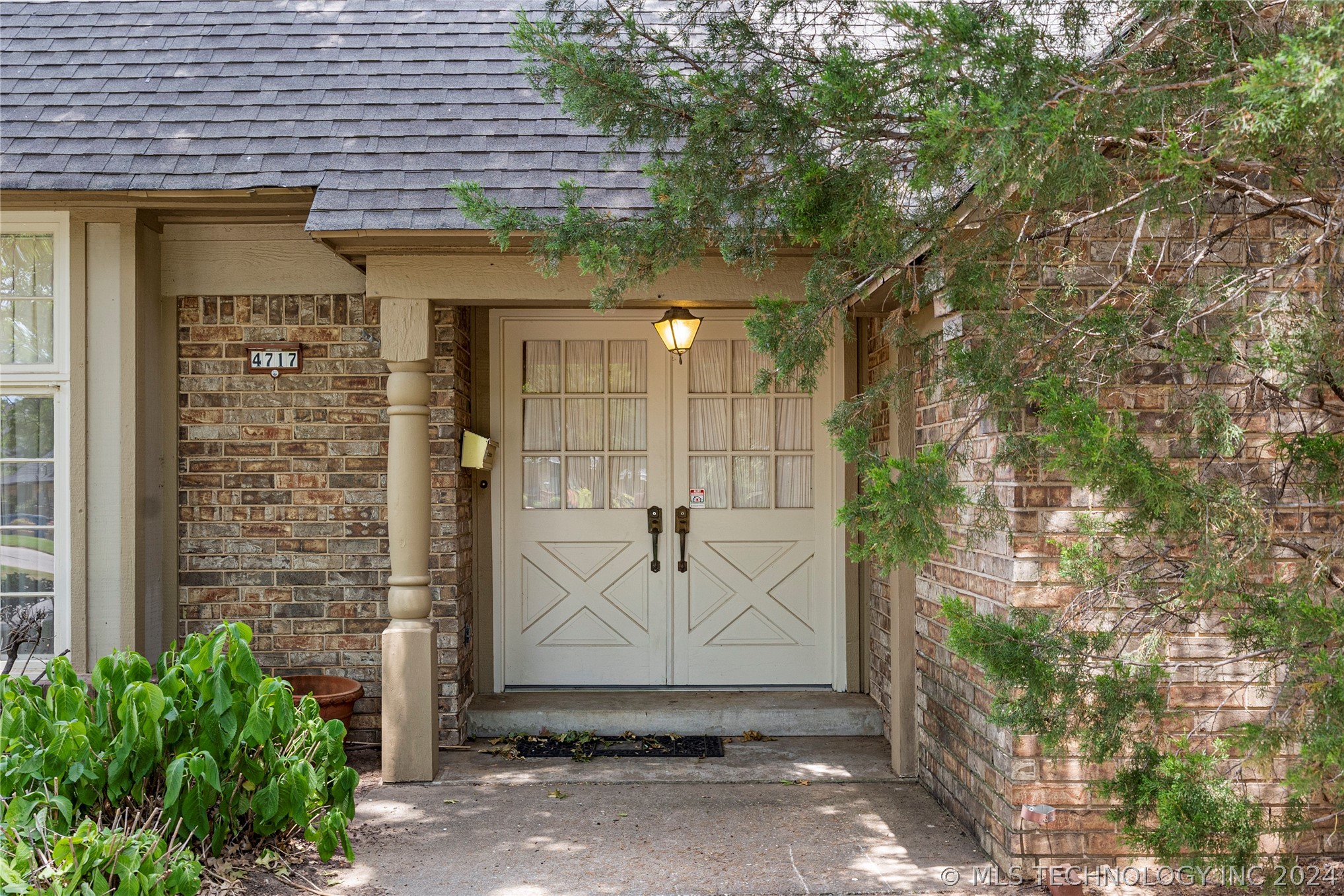 4717 S Atlanta Place Property Photo 9