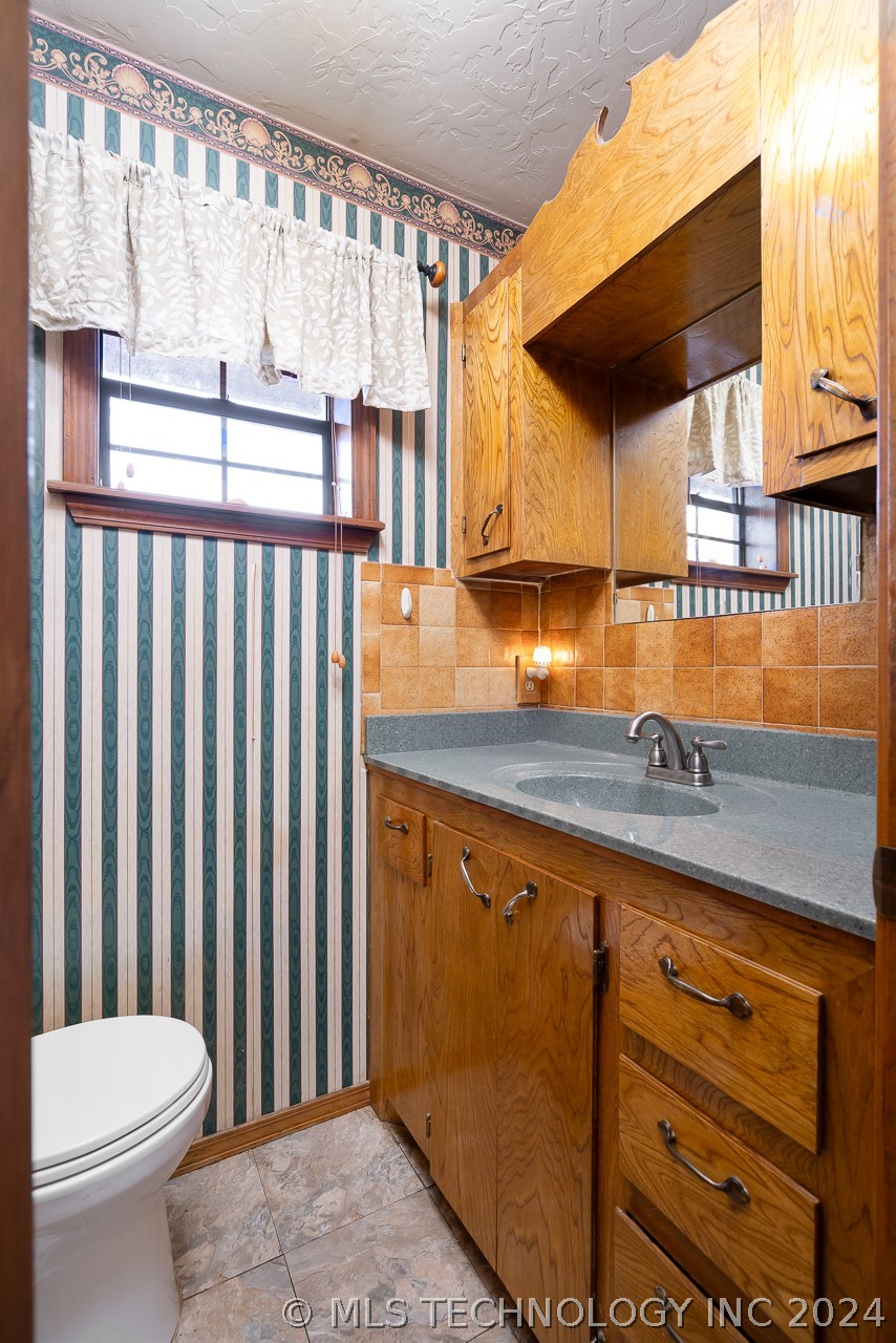 7270 E 454 Road Property Photo 17