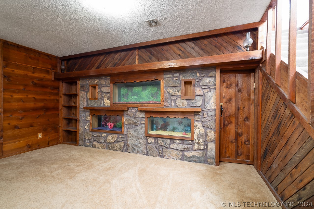 7270 E 454 Road Property Photo 18