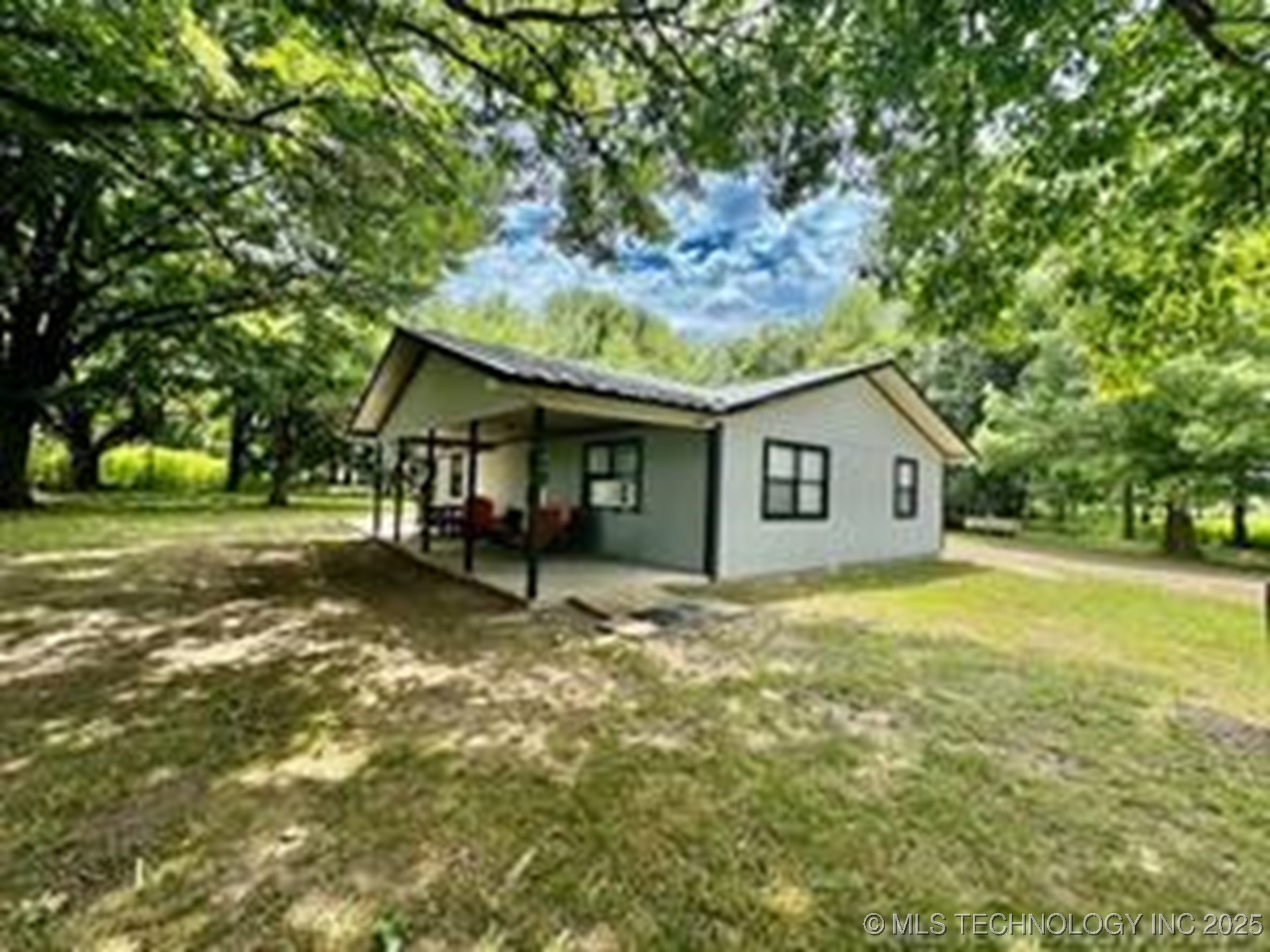 410948 E 1180 Road Property Photo 2