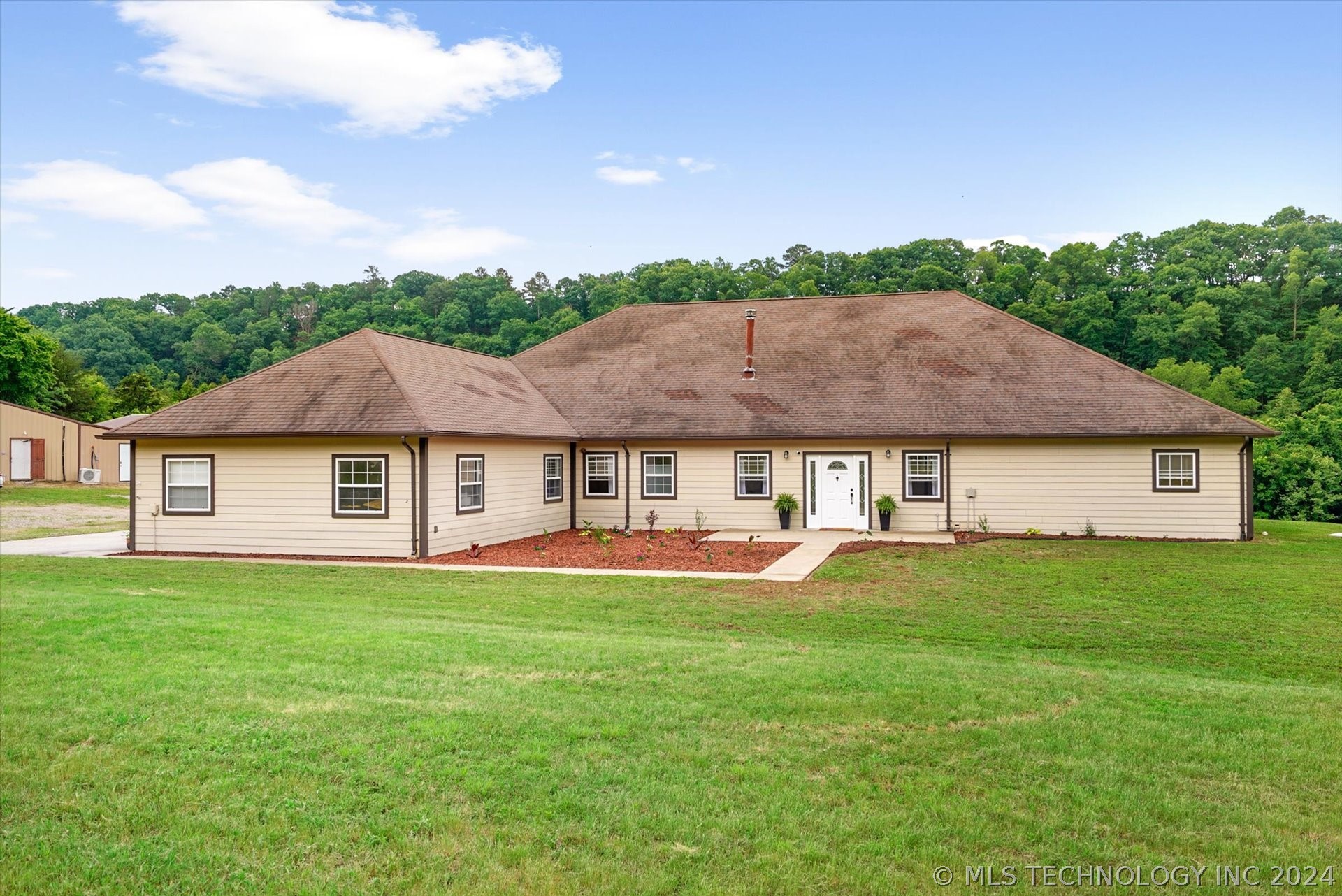 26096 S 600 Road Property Photo 2