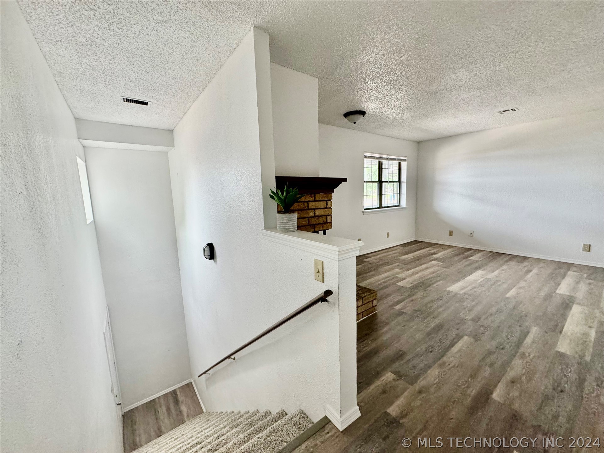 9031 S Delaware Avenue 703 Property Photo 2