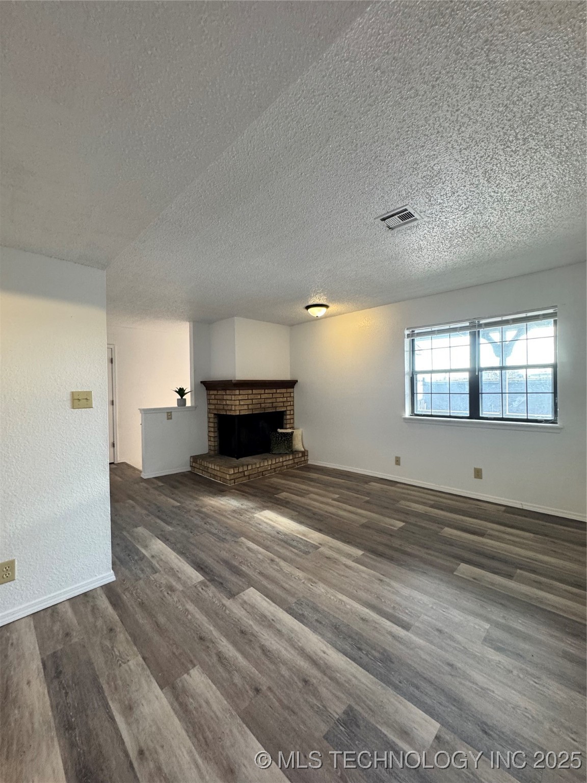 9031 S Delaware Avenue 703 Property Photo 4