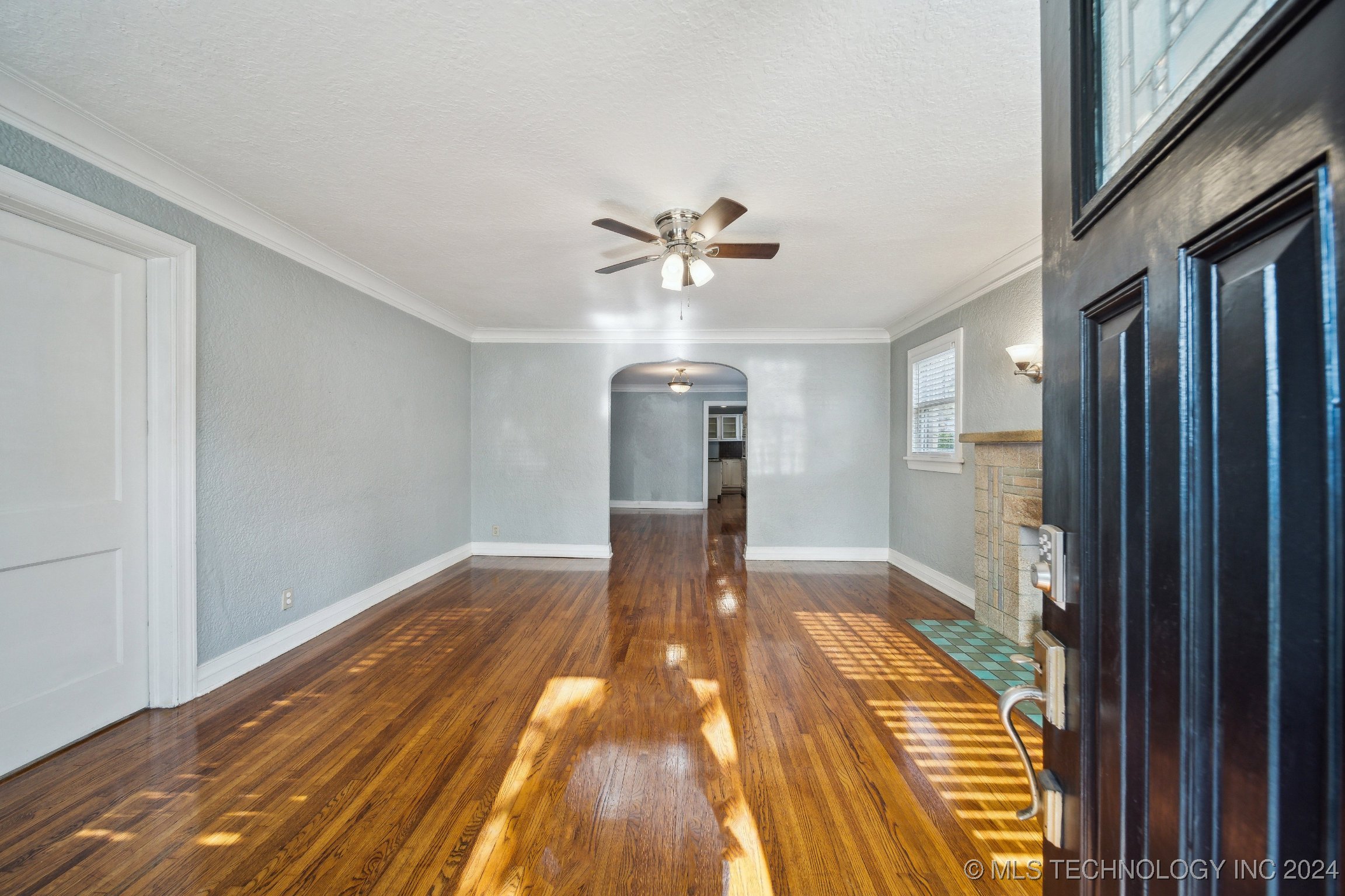 1232 S Atlanta Place Property Photo 4