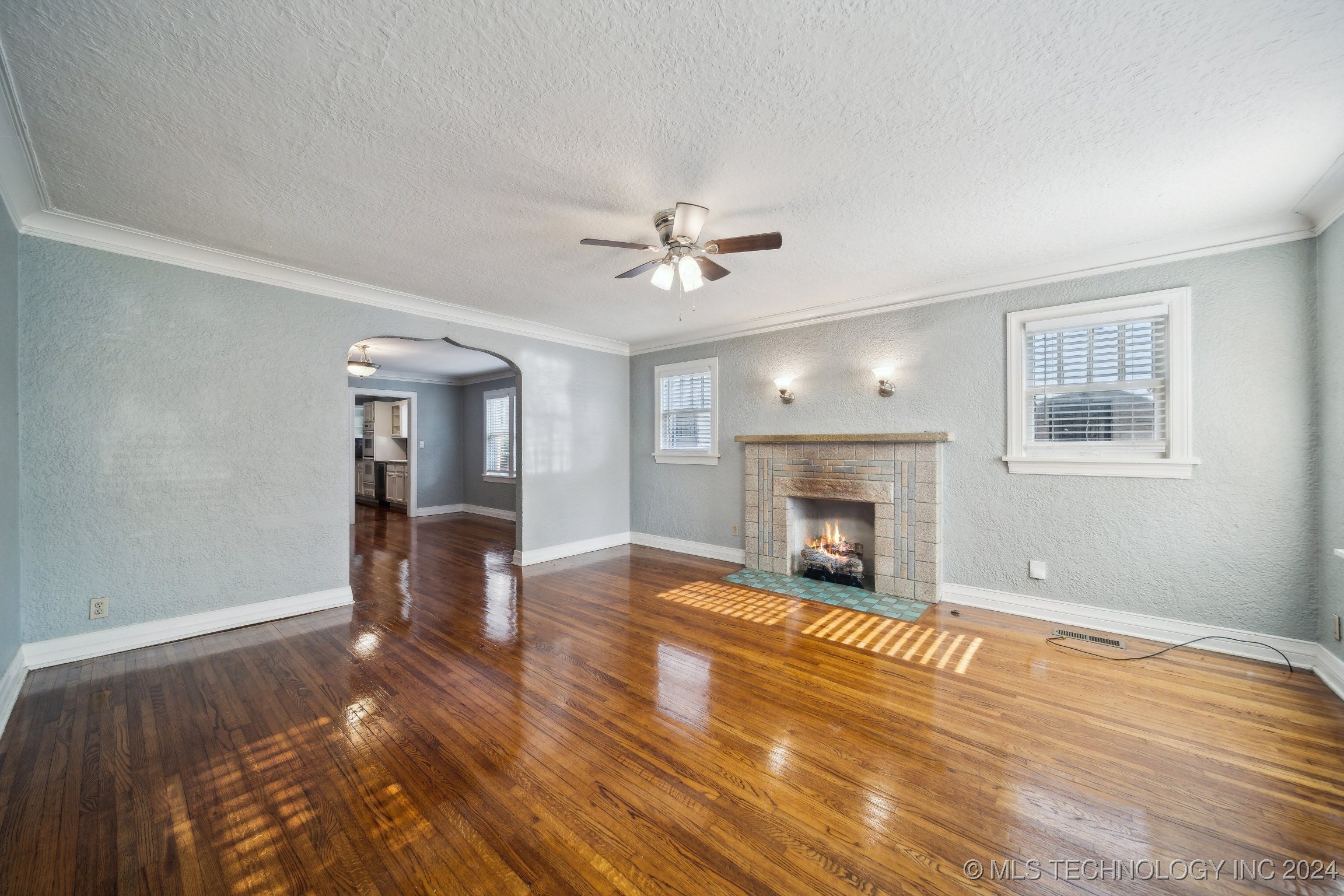 1232 S Atlanta Place Property Photo 5