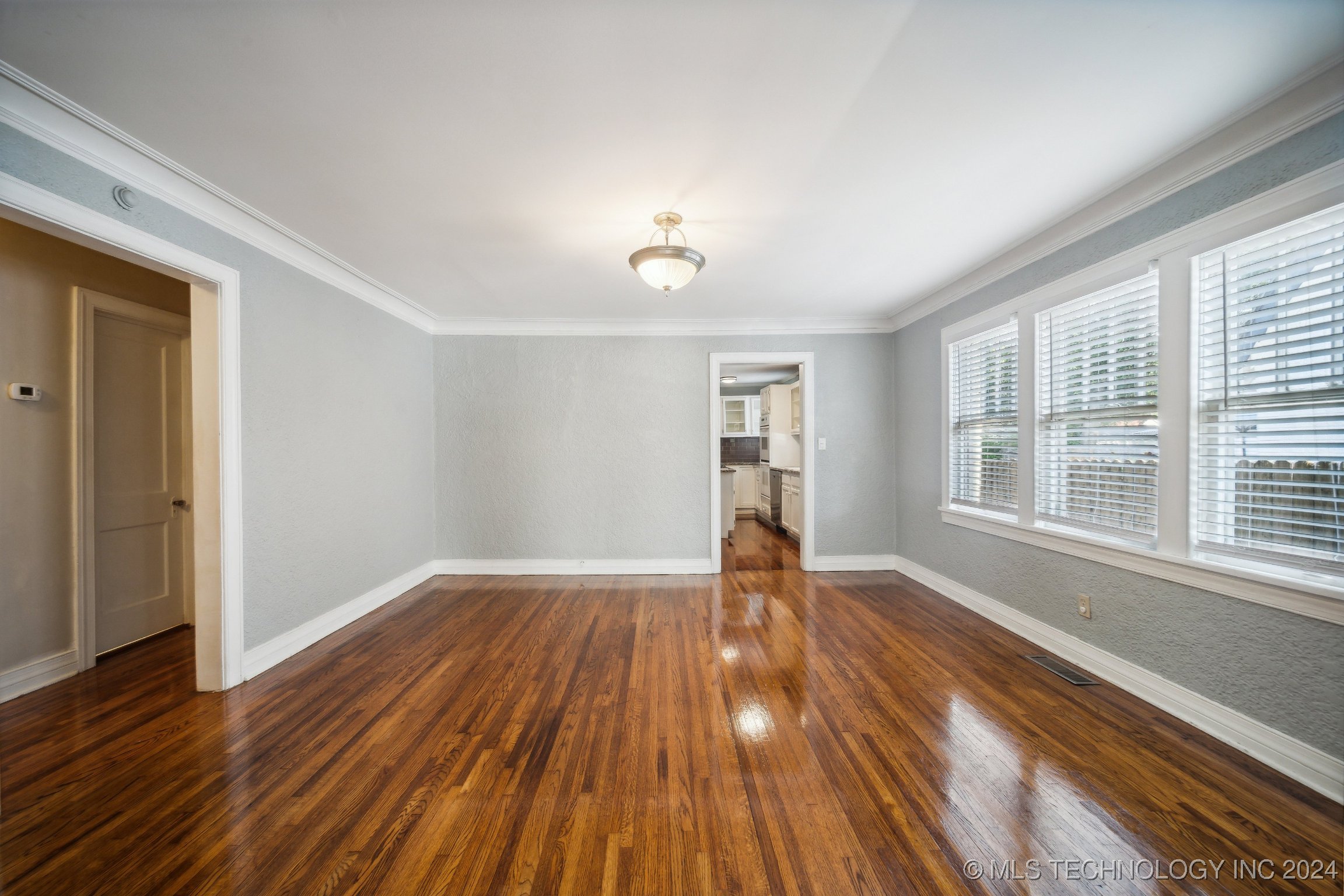 1232 S Atlanta Place Property Photo 7