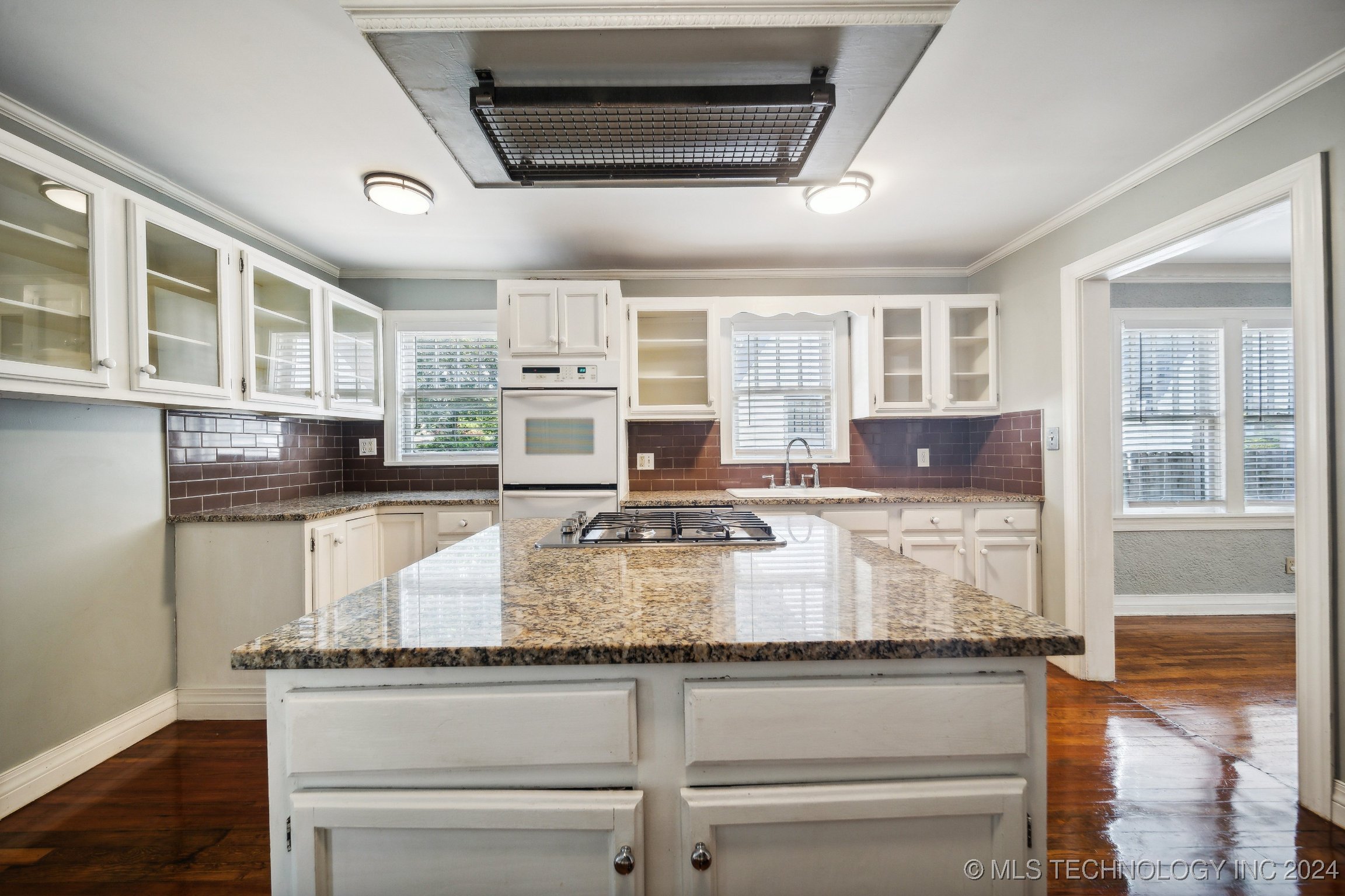 1232 S Atlanta Place Property Photo 10
