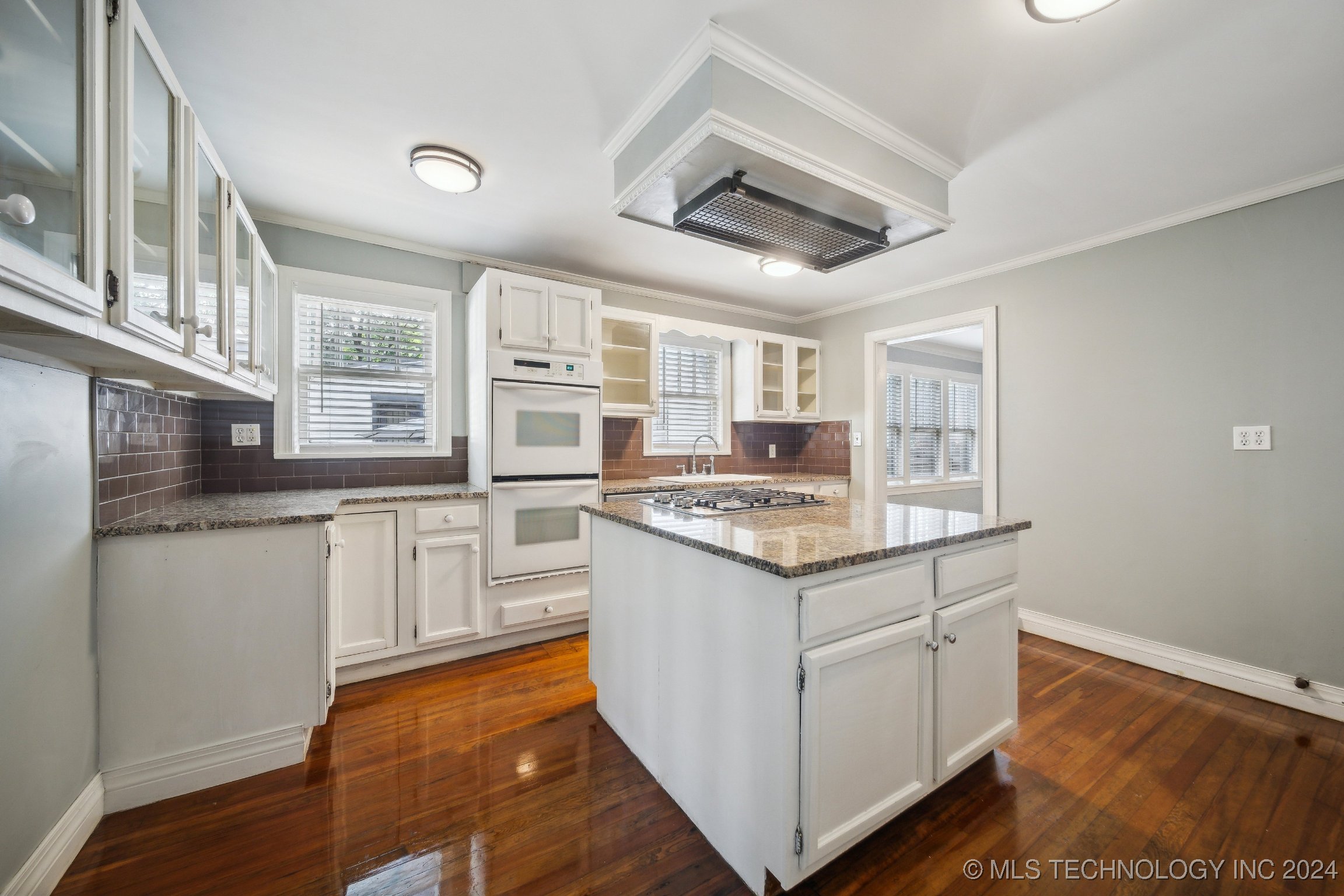1232 S Atlanta Place Property Photo 11