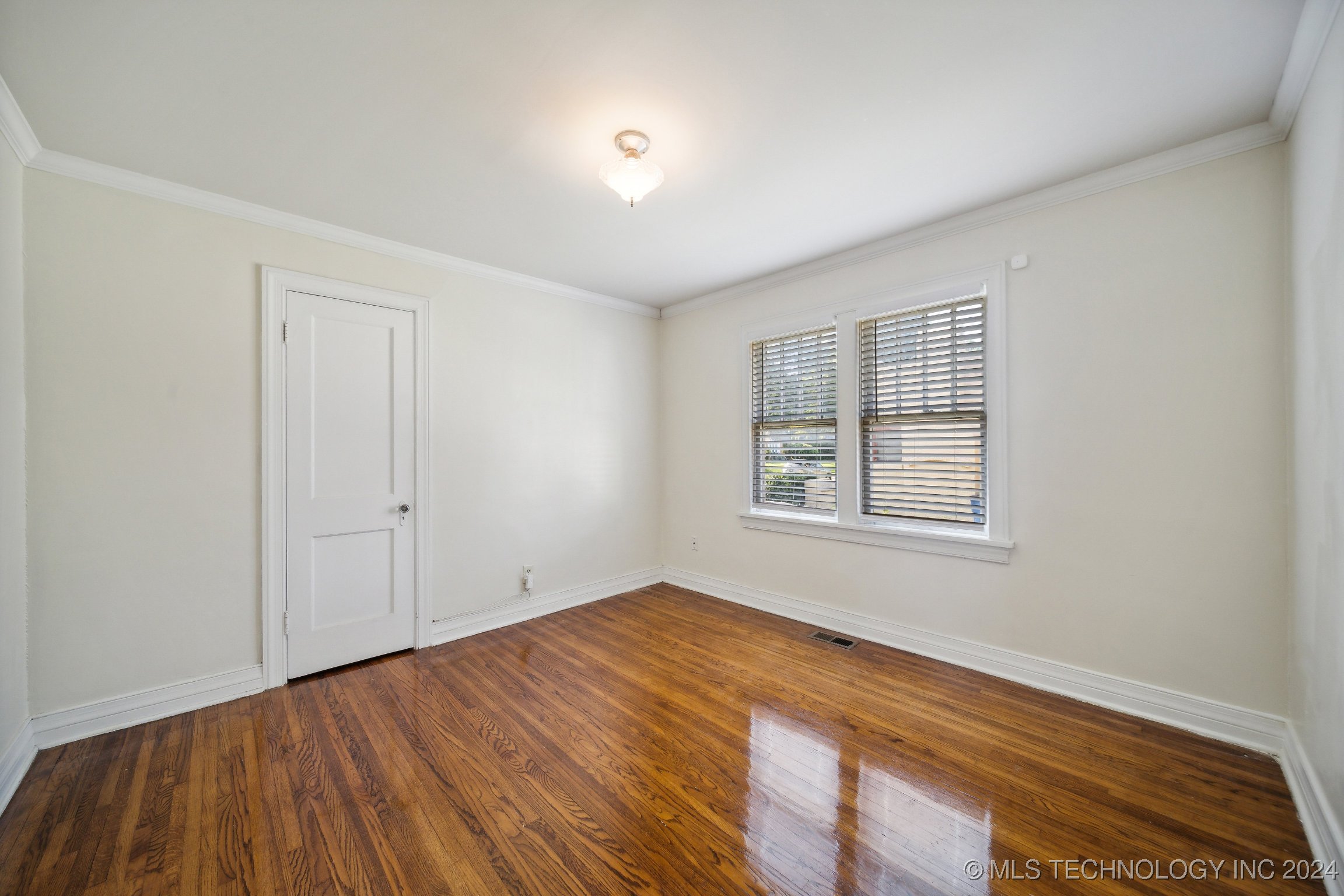 1232 S Atlanta Place Property Photo 16