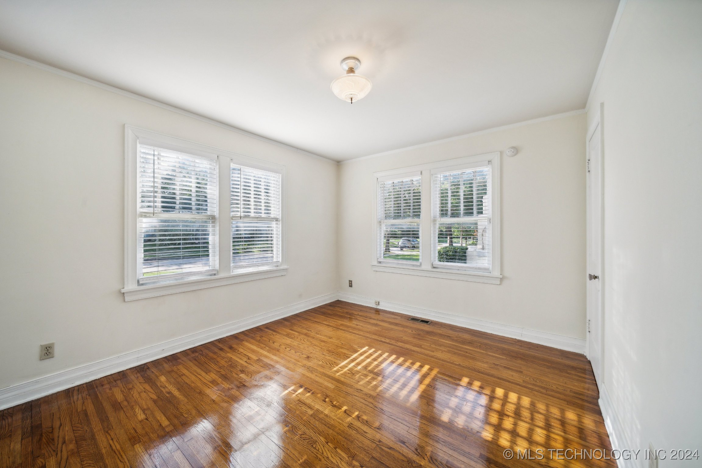 1232 S Atlanta Place Property Photo 19