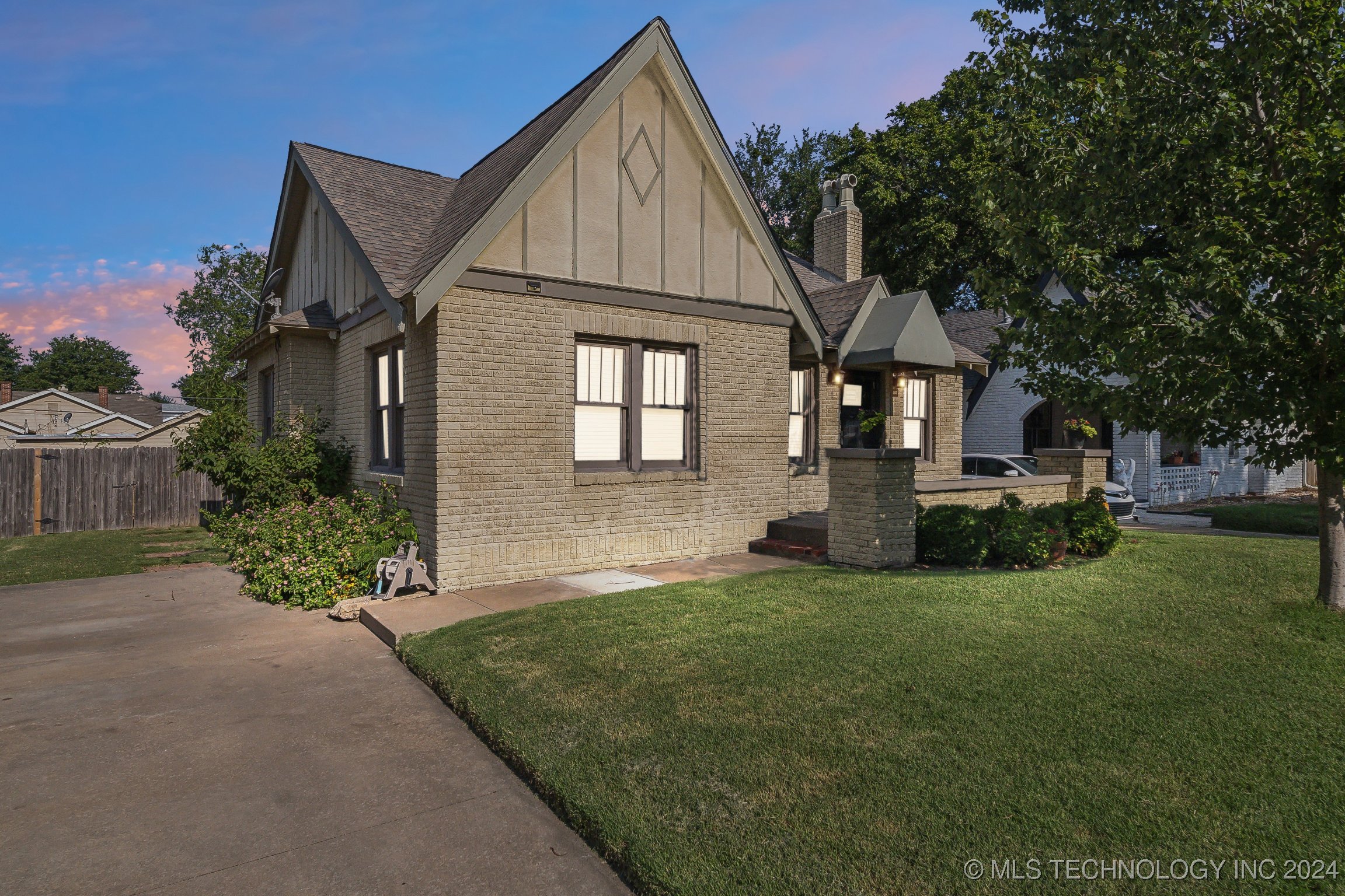 1232 S Atlanta Place Property Photo 26