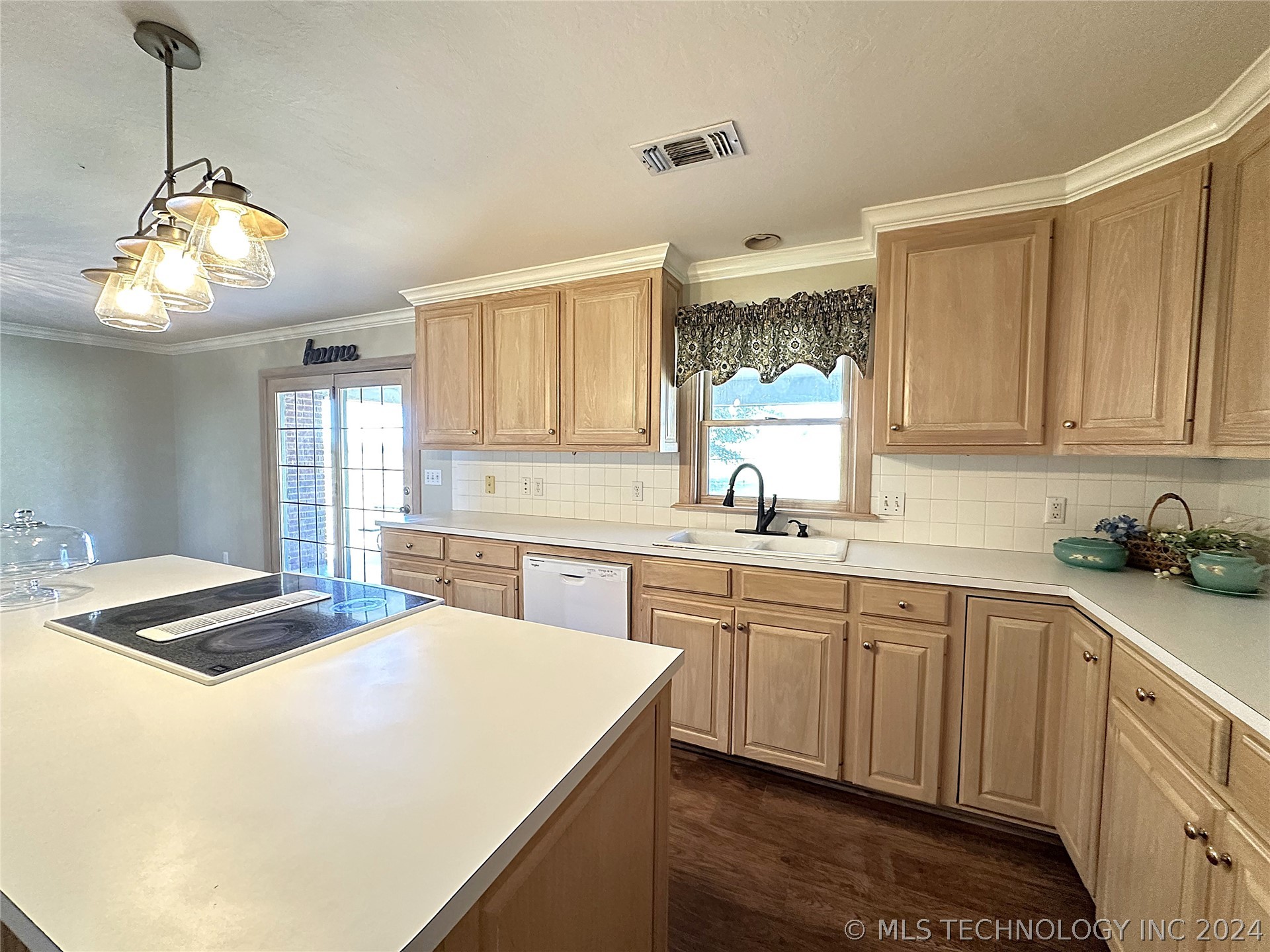 986 Cisco Road Property Photo 10
