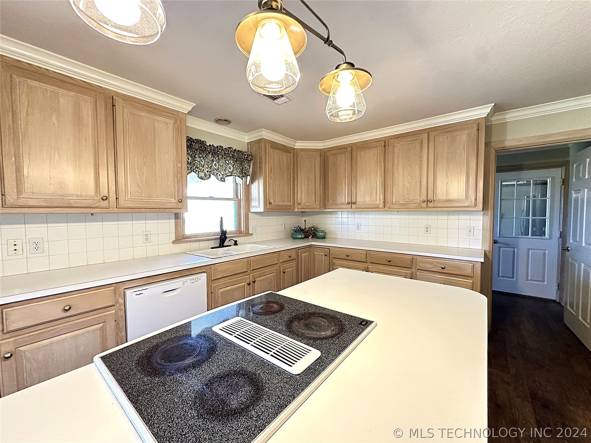 986 Cisco Road Property Photo 11