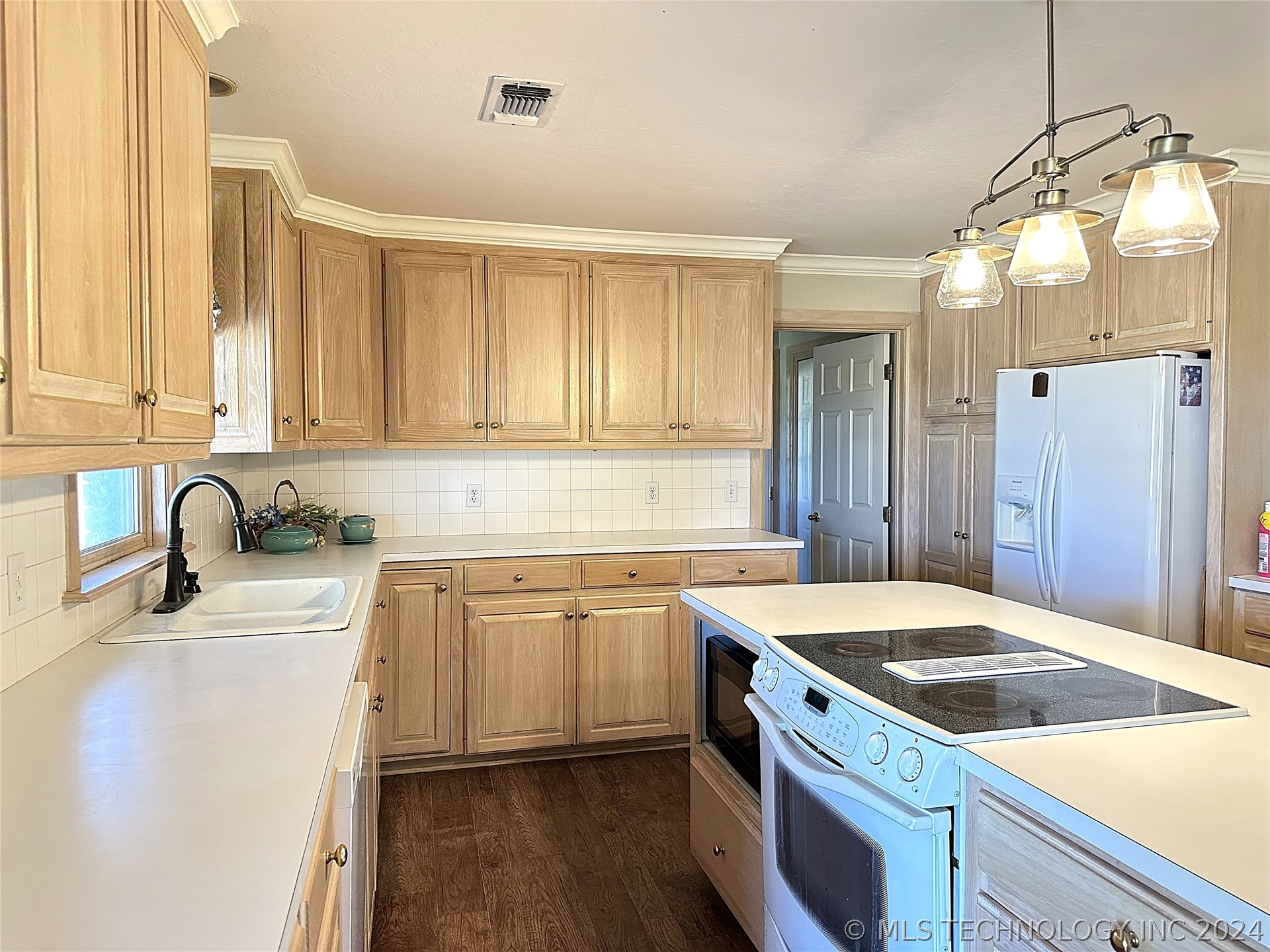 986 Cisco Road Property Photo 12