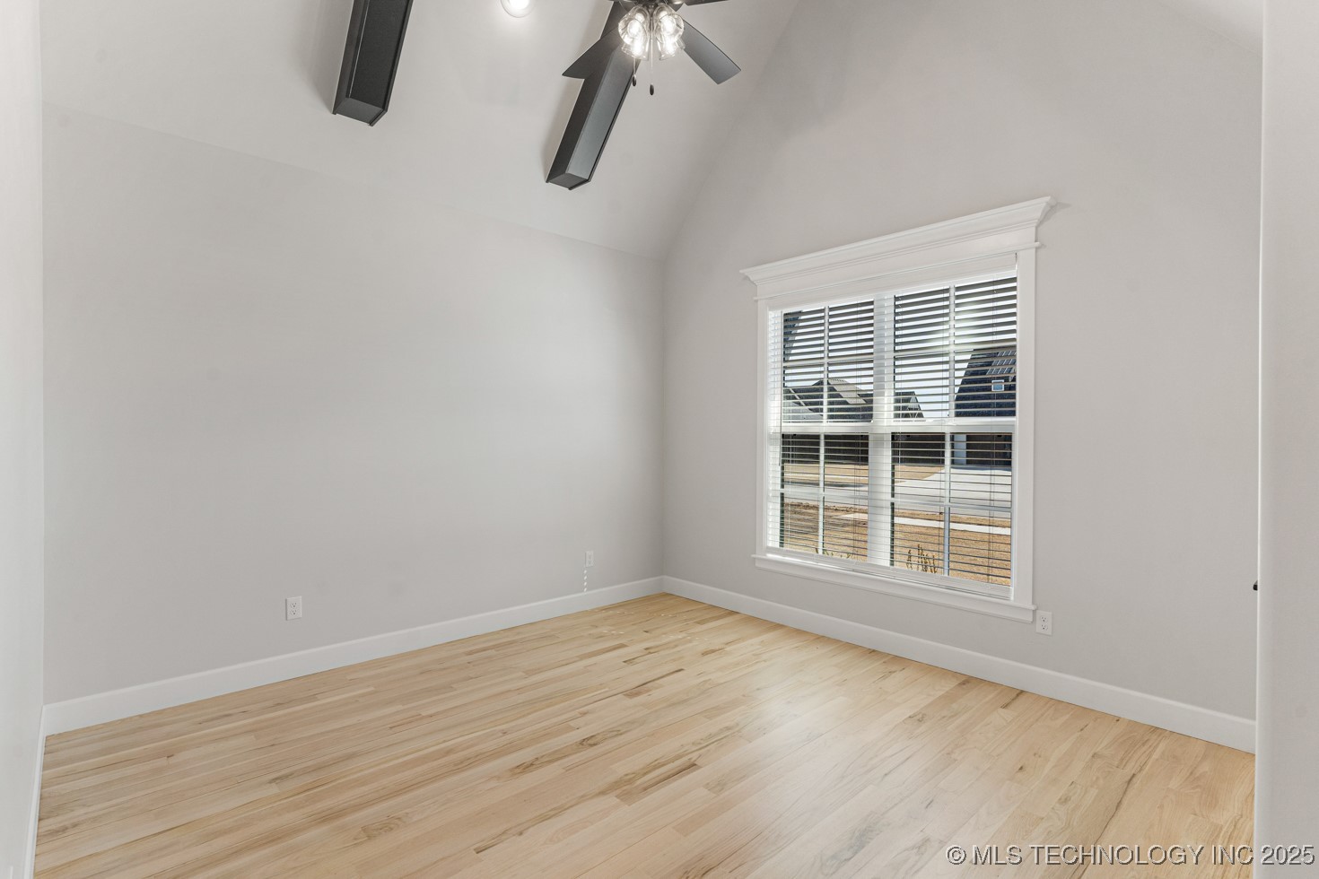 12714 S Irvington Avenue Property Photo 4