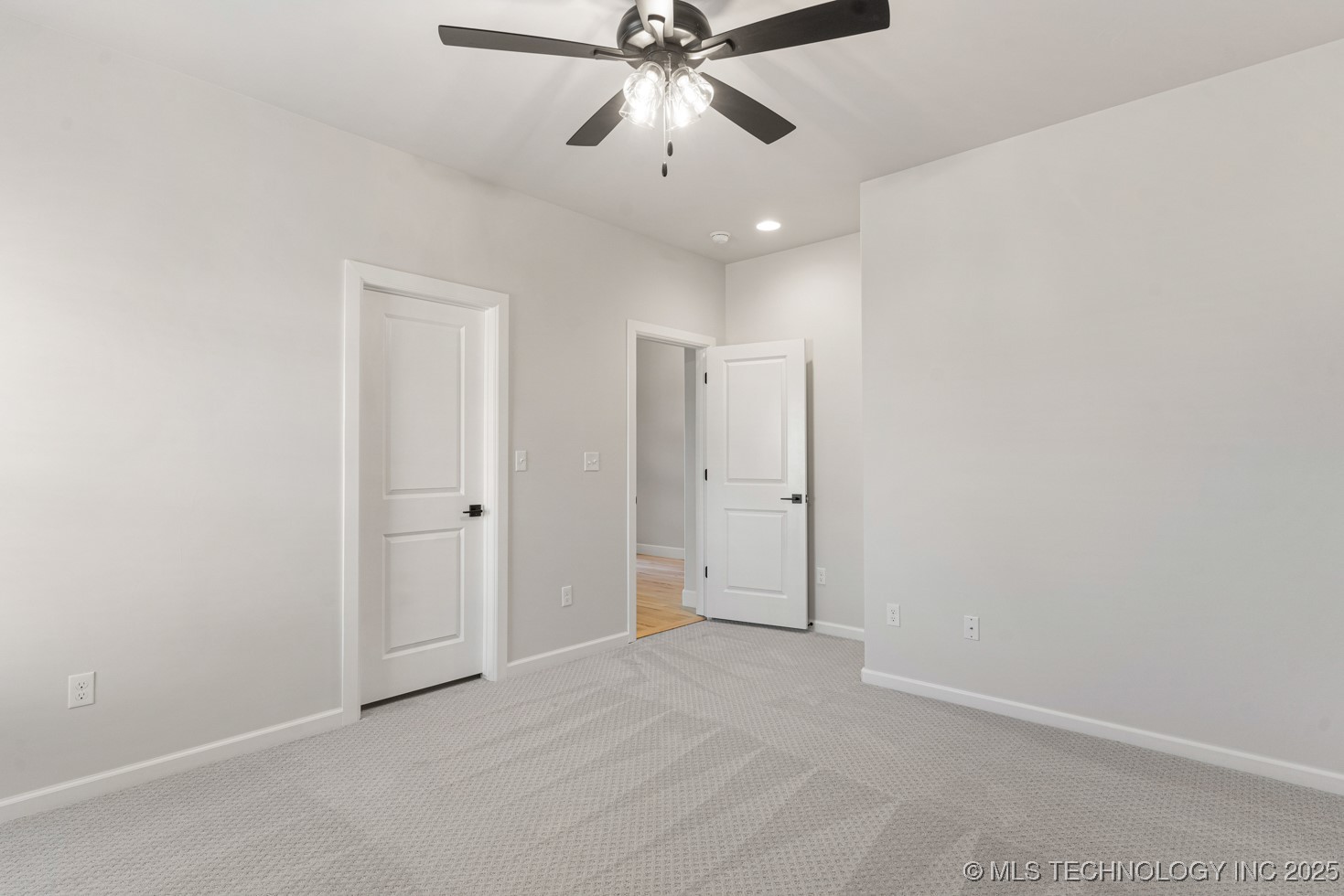 12714 S Irvington Avenue Property Photo 9
